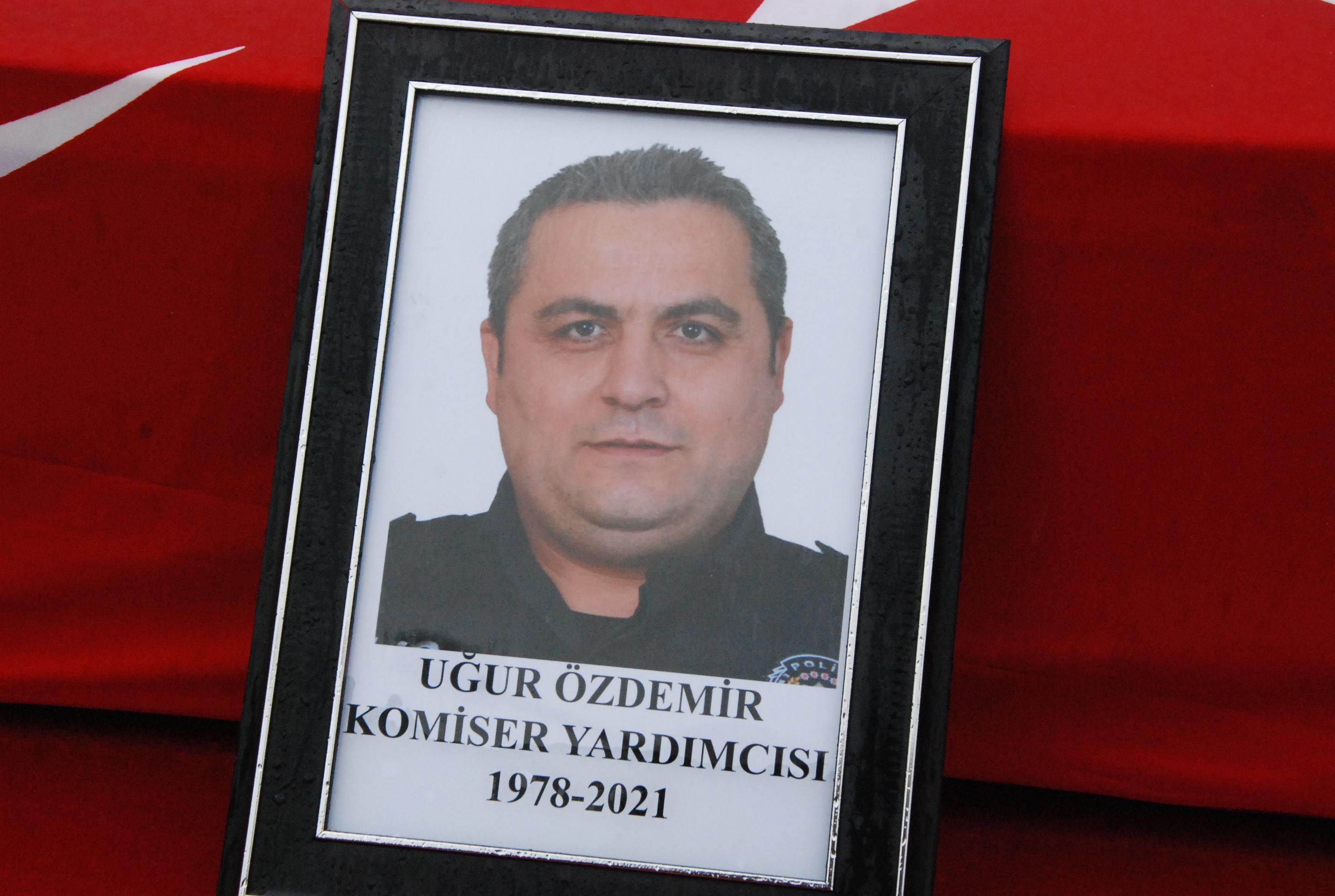 Kazada eşiyle ölen komiser yardımcısı için Bartında tören