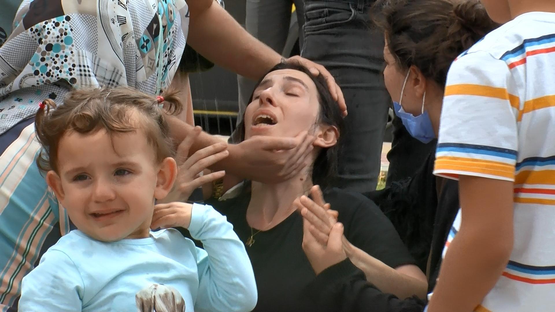 Keşif sırasında kadın sürücüye saldırdılar, polis biber gazıyla müdahale etti