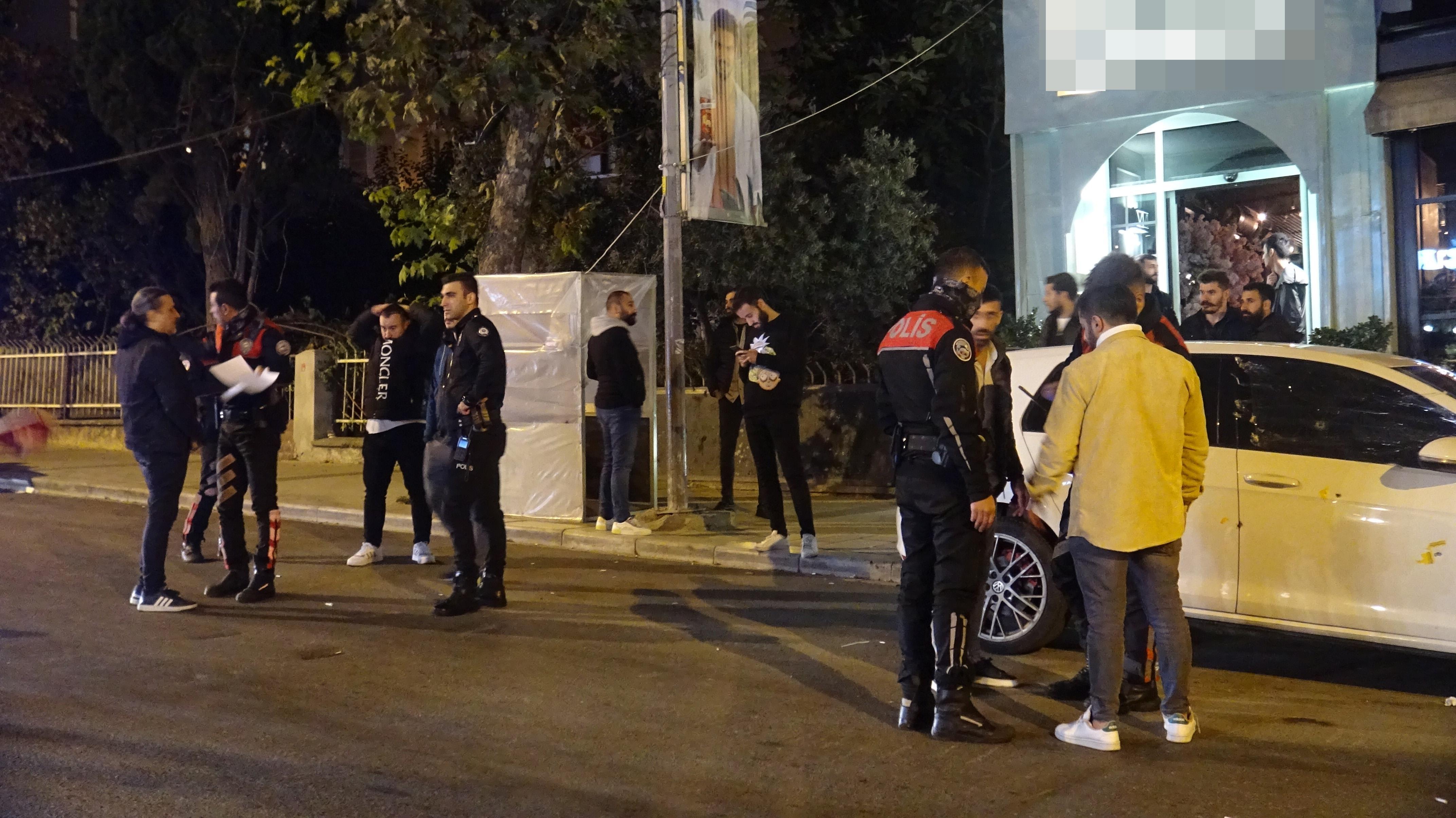 Avcılarda otomobili kurşunladılar