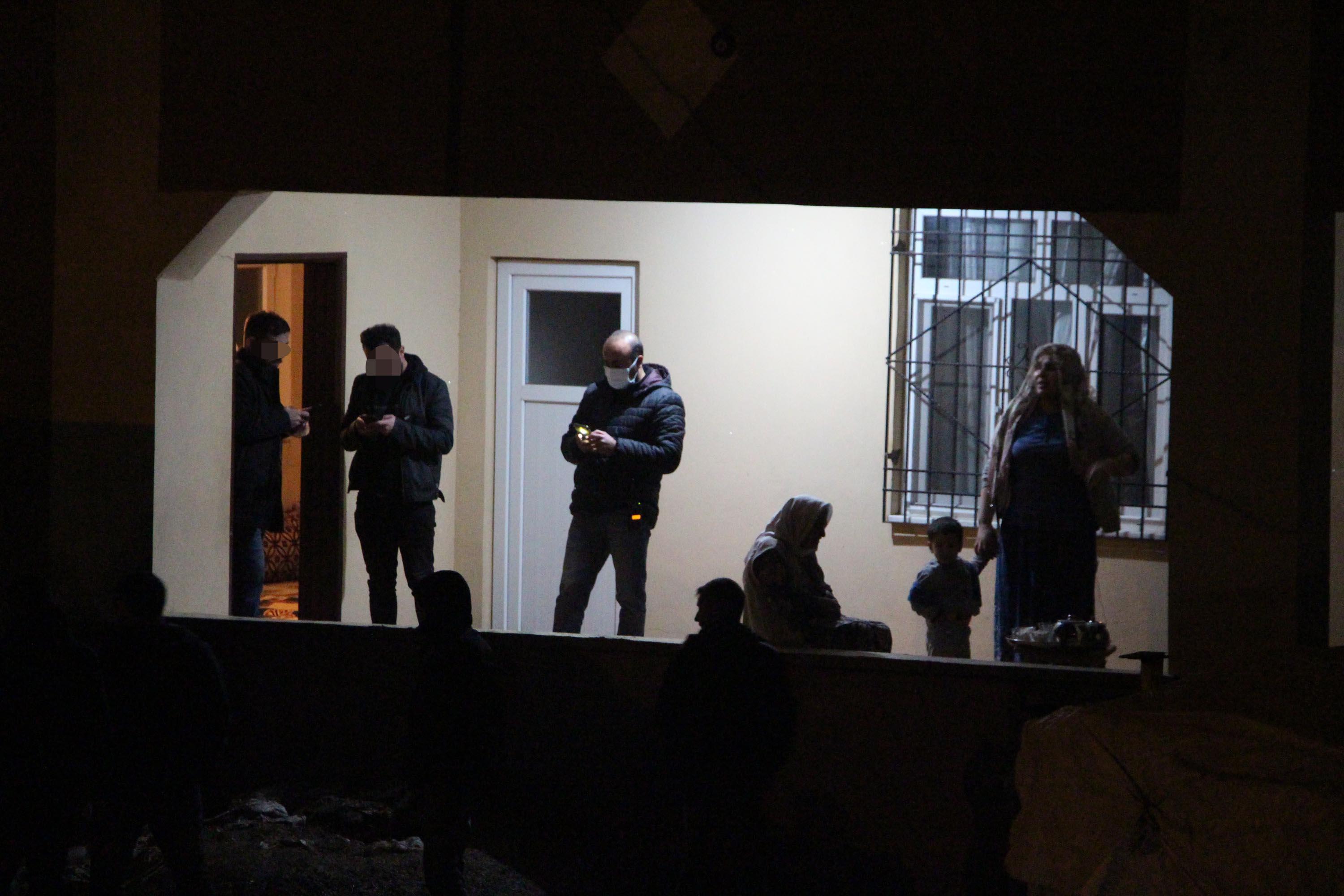 Diyarbakırda borç meselesi yüzünden silahlı kavga: Baba ağır yaralandı, oğlu öldürüldü