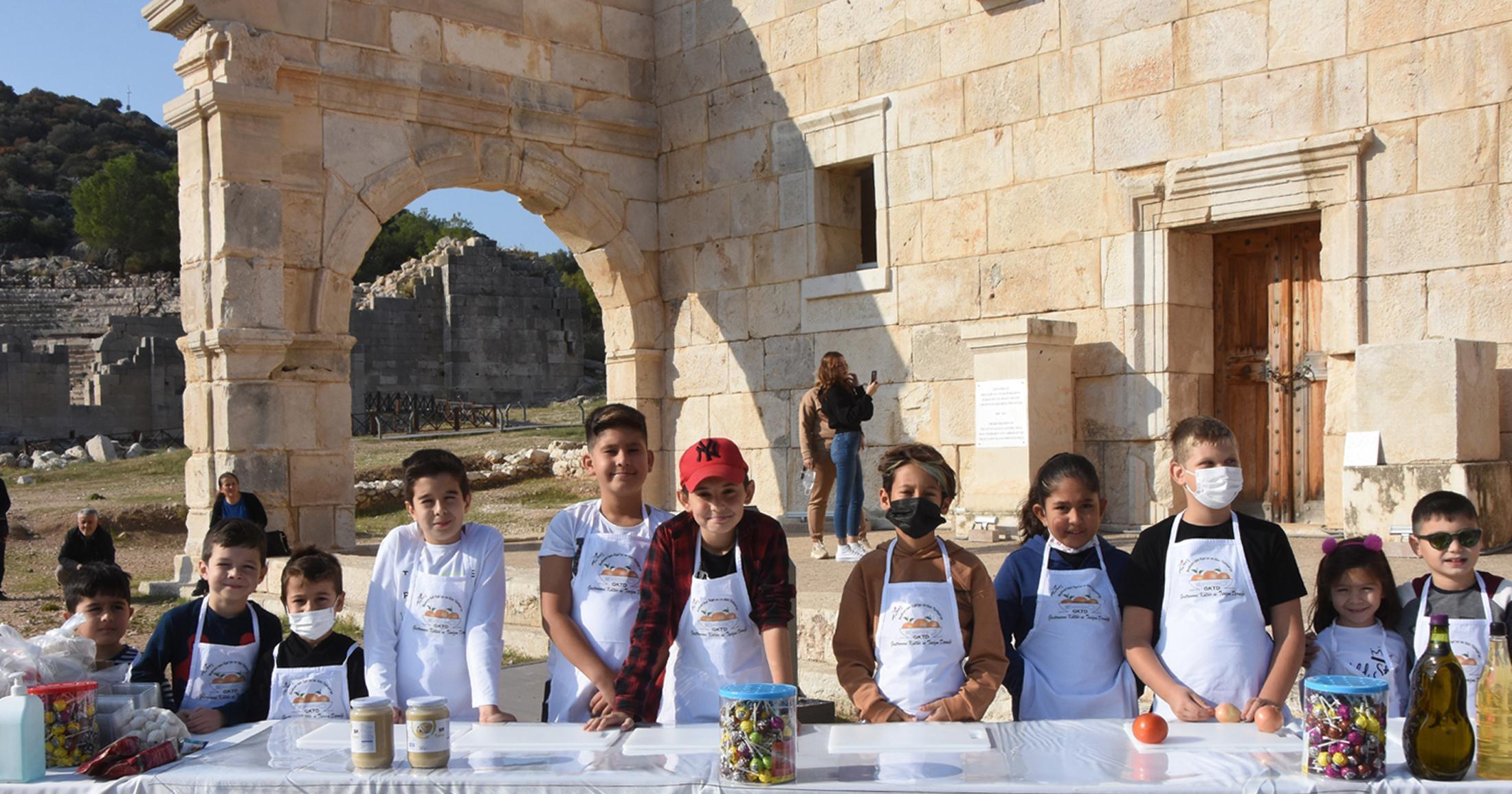 Patarada Minik Şeflerle Gastronomi Kültür ve Sanat Festivali