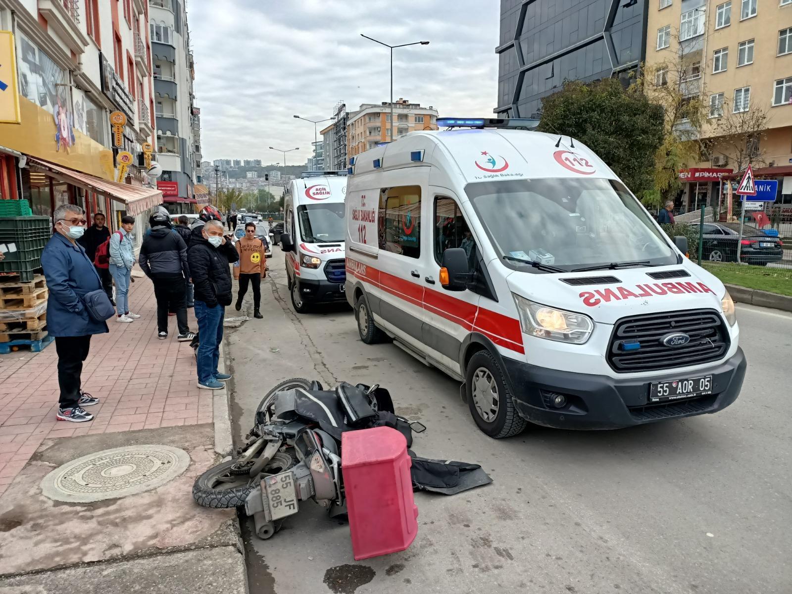 Dolmuşa çarpıp savrulan motosikletin yayaya çarptığı kaza kamerada