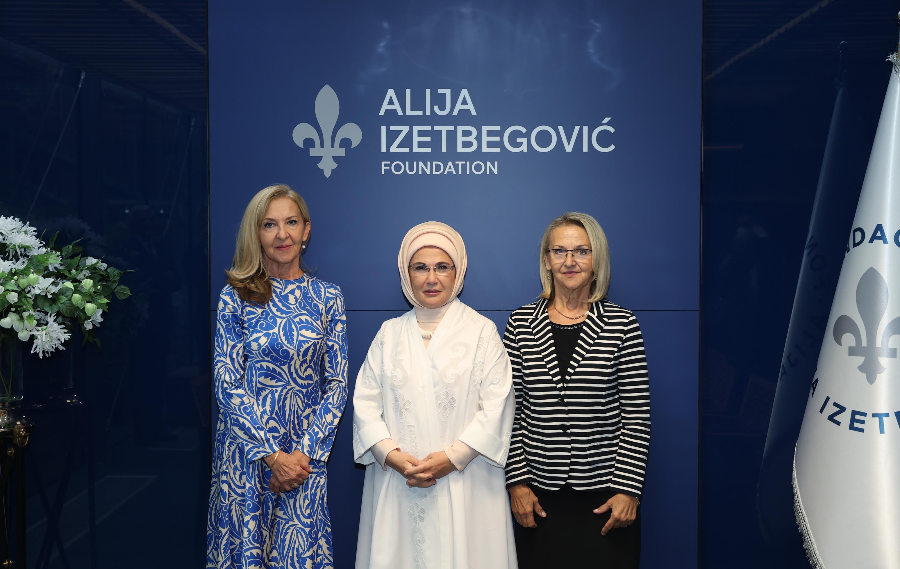 Emine Erdoğan, Aliya İzzetbegoviç Vakfını ziyaret etti