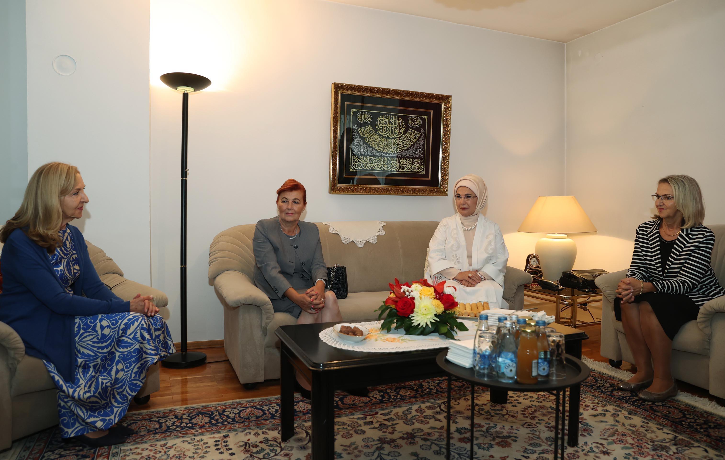Emine Erdoğan, Aliya İzzetbegoviç Vakfını ziyaret etti