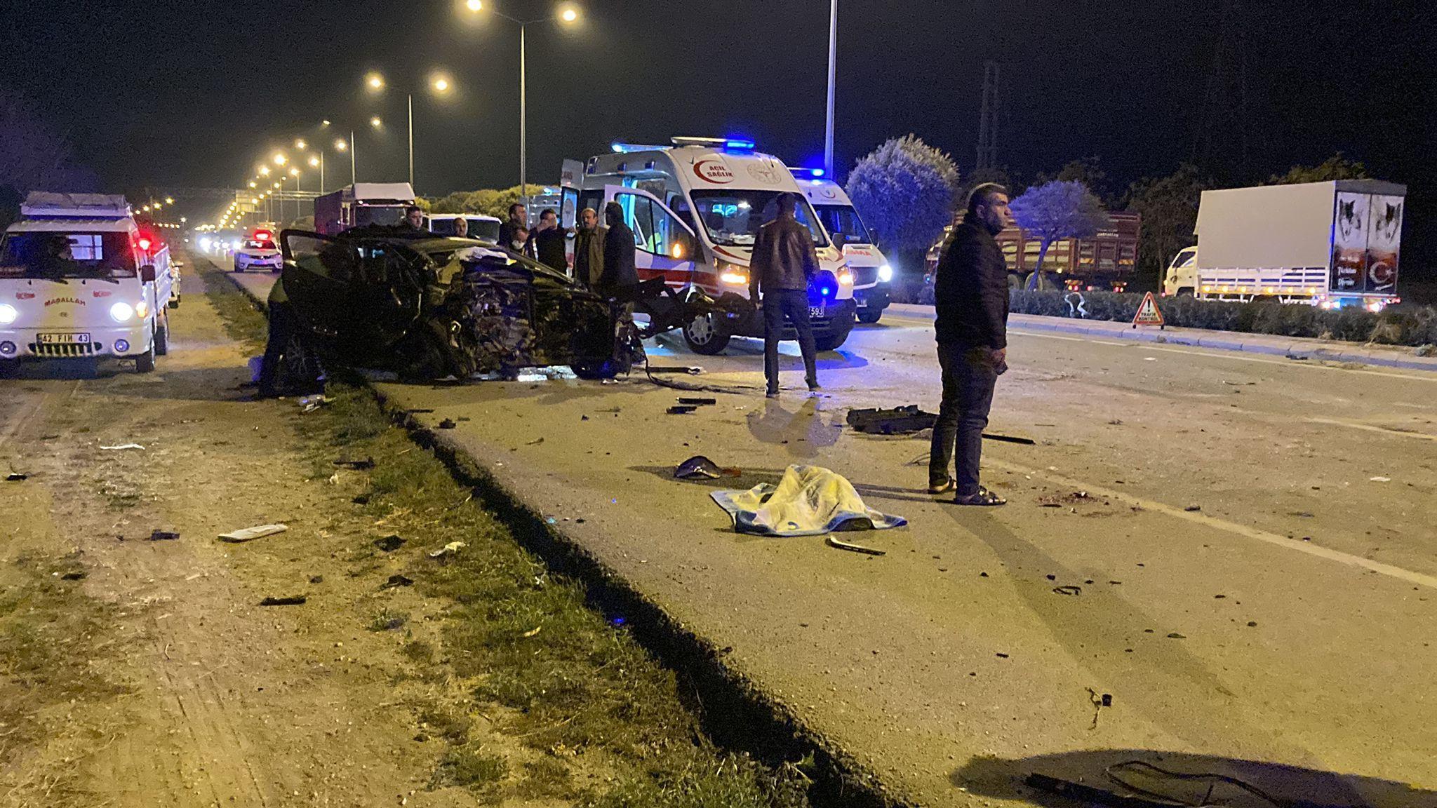 Otomobilin hız ibresinin 230da kaldığı kazada ölü sayısı 3e çıktı