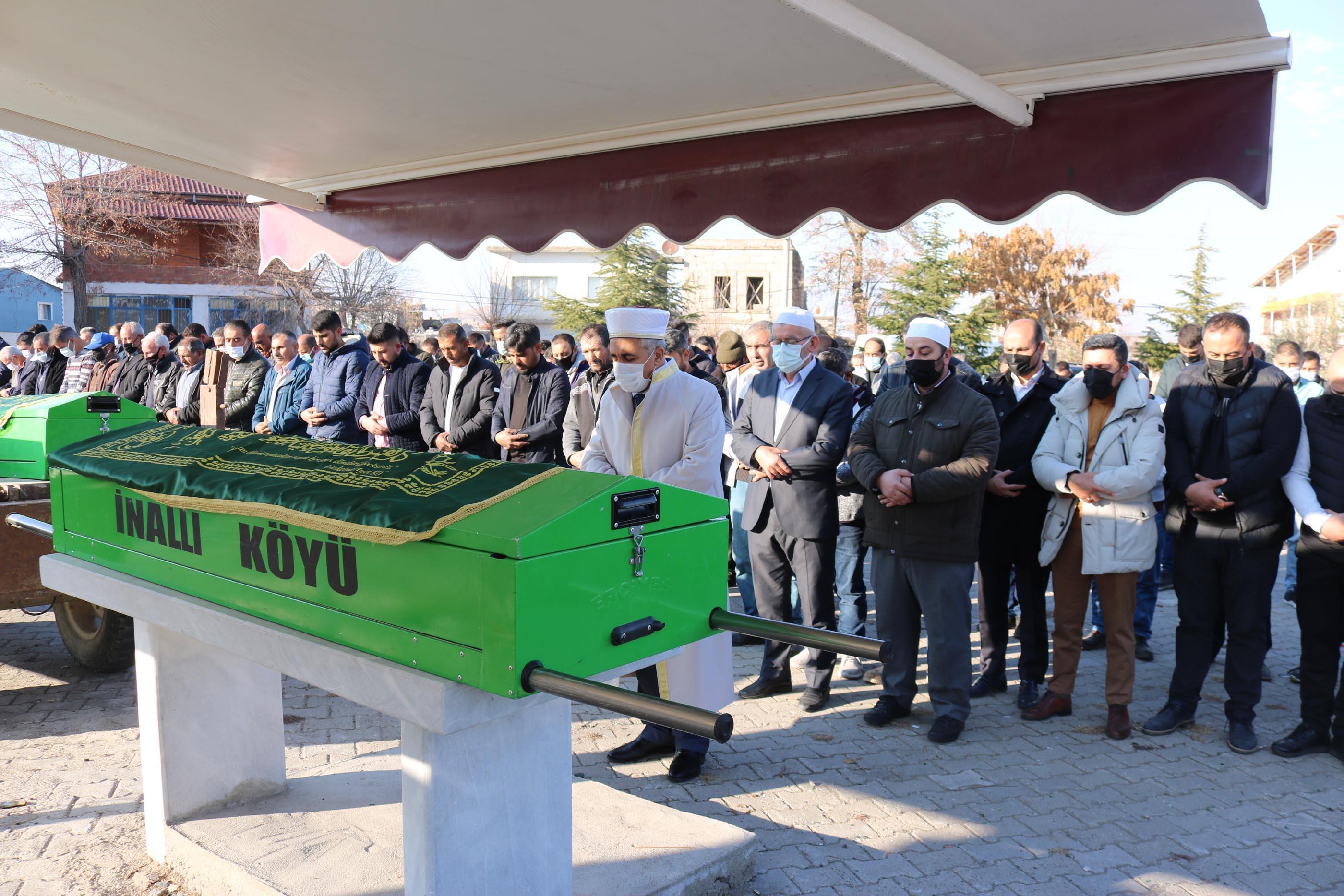 Otomobilin hız ibresinin 230da kaldığı kazada ölü sayısı 3e çıktı