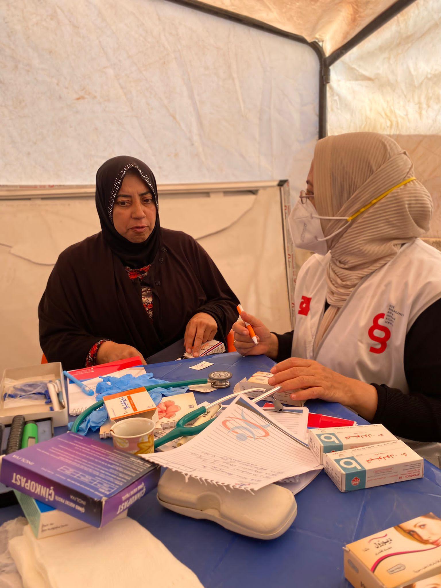 Herkesin kaçtığı İdlibe beyaz yeleklerini giyip gidiyorlar