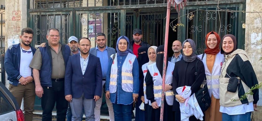 Herkesin kaçtığı İdlibe beyaz yeleklerini giyip gidiyorlar