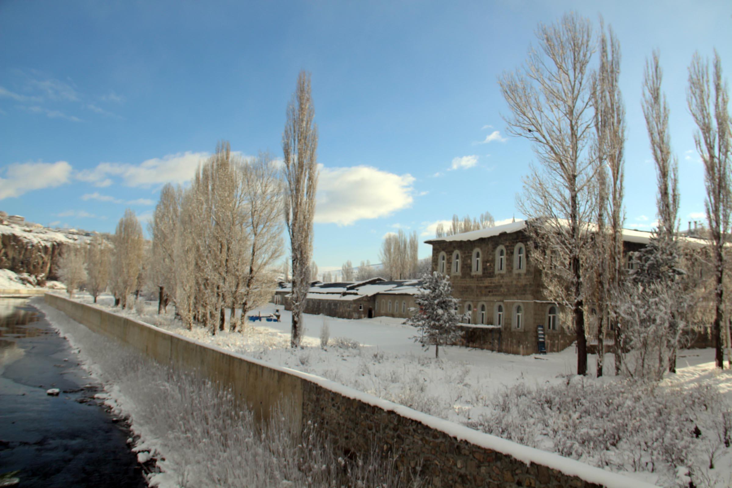 Ardahanda Kura Nehri dondu