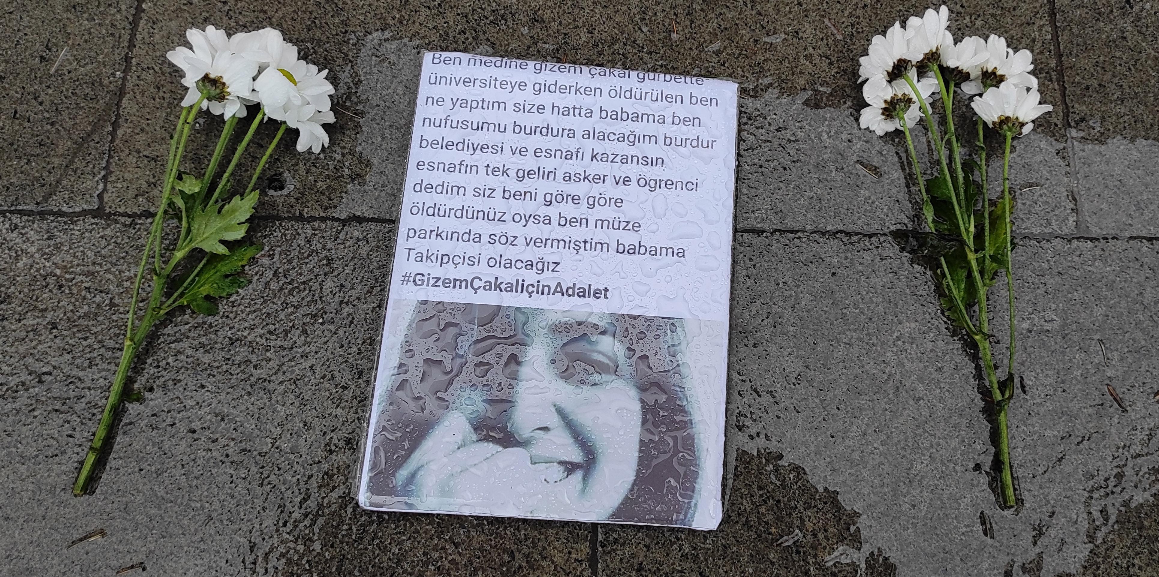 Üniversiteli Gizemin öldüğü yere 19 çiçek bırakıldı