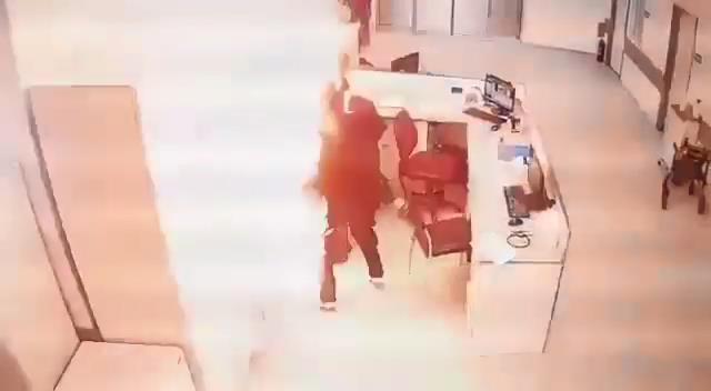 Zonguldakta hastanede oksijen tüpü patladı: 2 yaralı