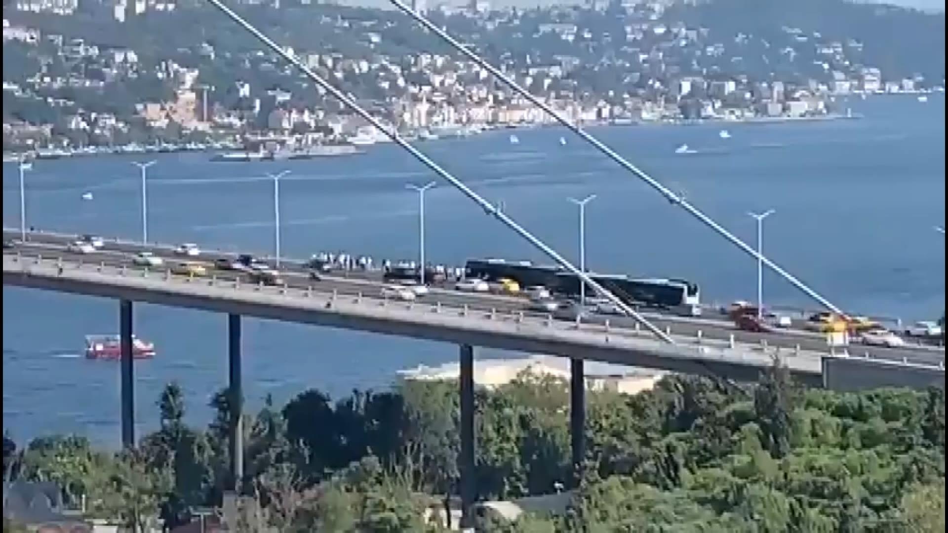 15 Temmuz Şehitler Köprüsünde metrobüs arızası; köprüde beklediler