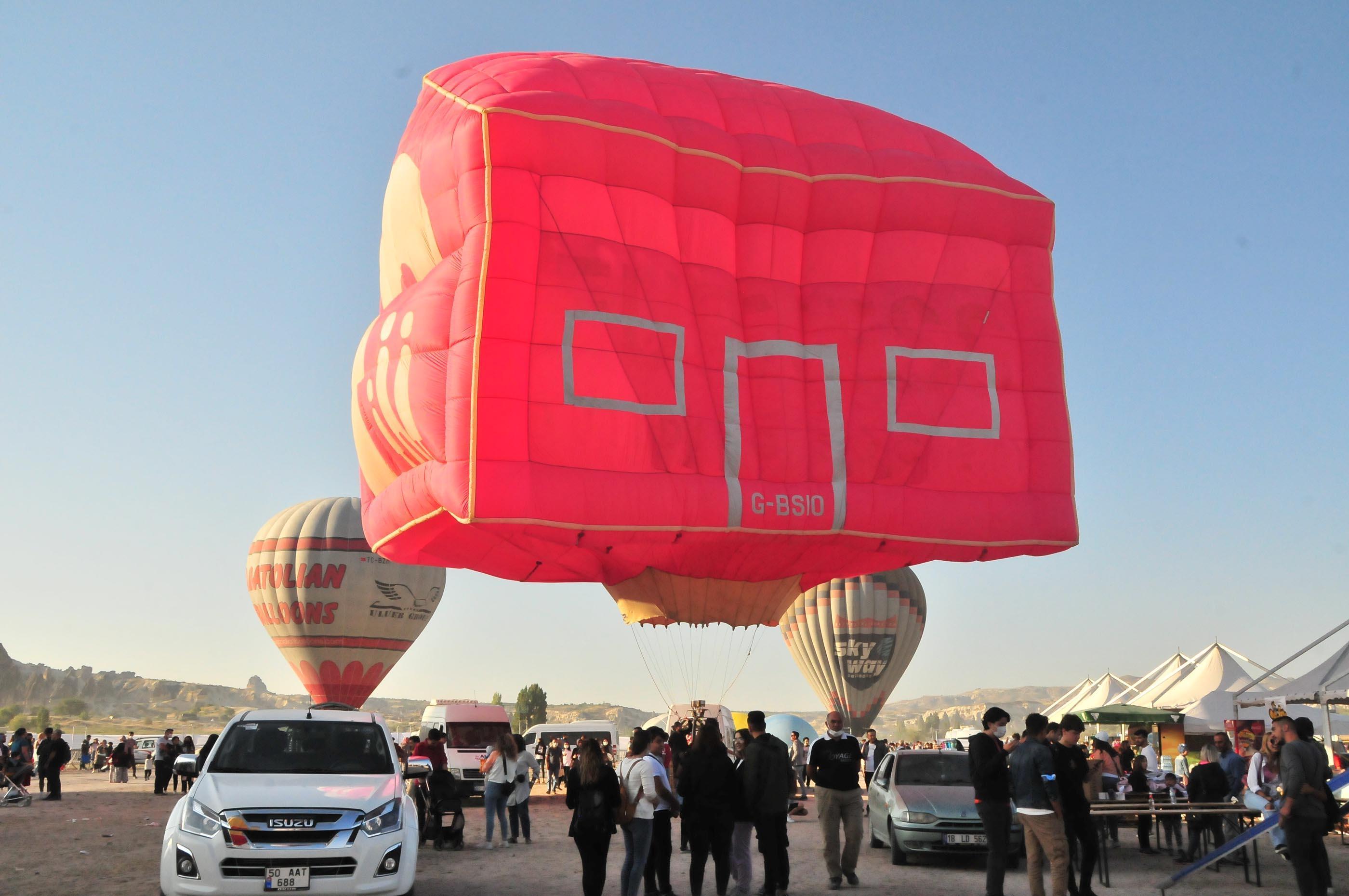 Kapadokyada festival başladı; balonlar görsel şölen oluşturdu