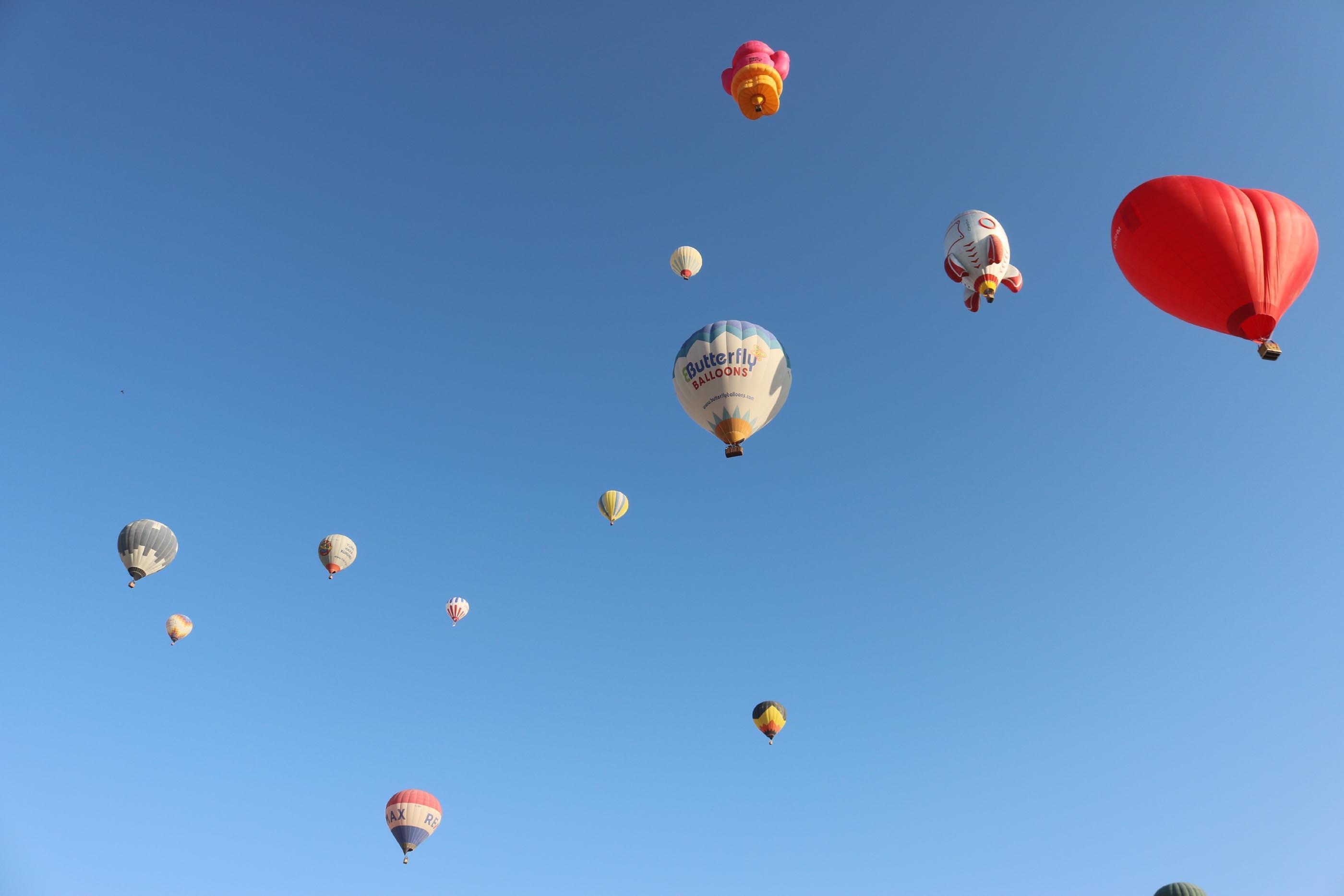 Kapadokyada festival başladı; balonlar görsel şölen oluşturdu