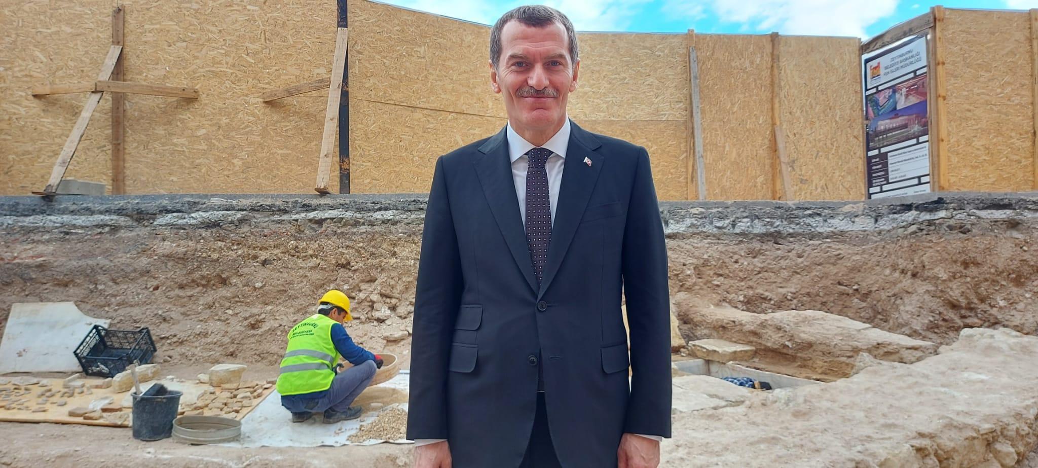 Zeytinburnu’ndaki kazı çalışmalarında ‘sandık tipi mezar’ ve ‘lahit mezar’ bulundu