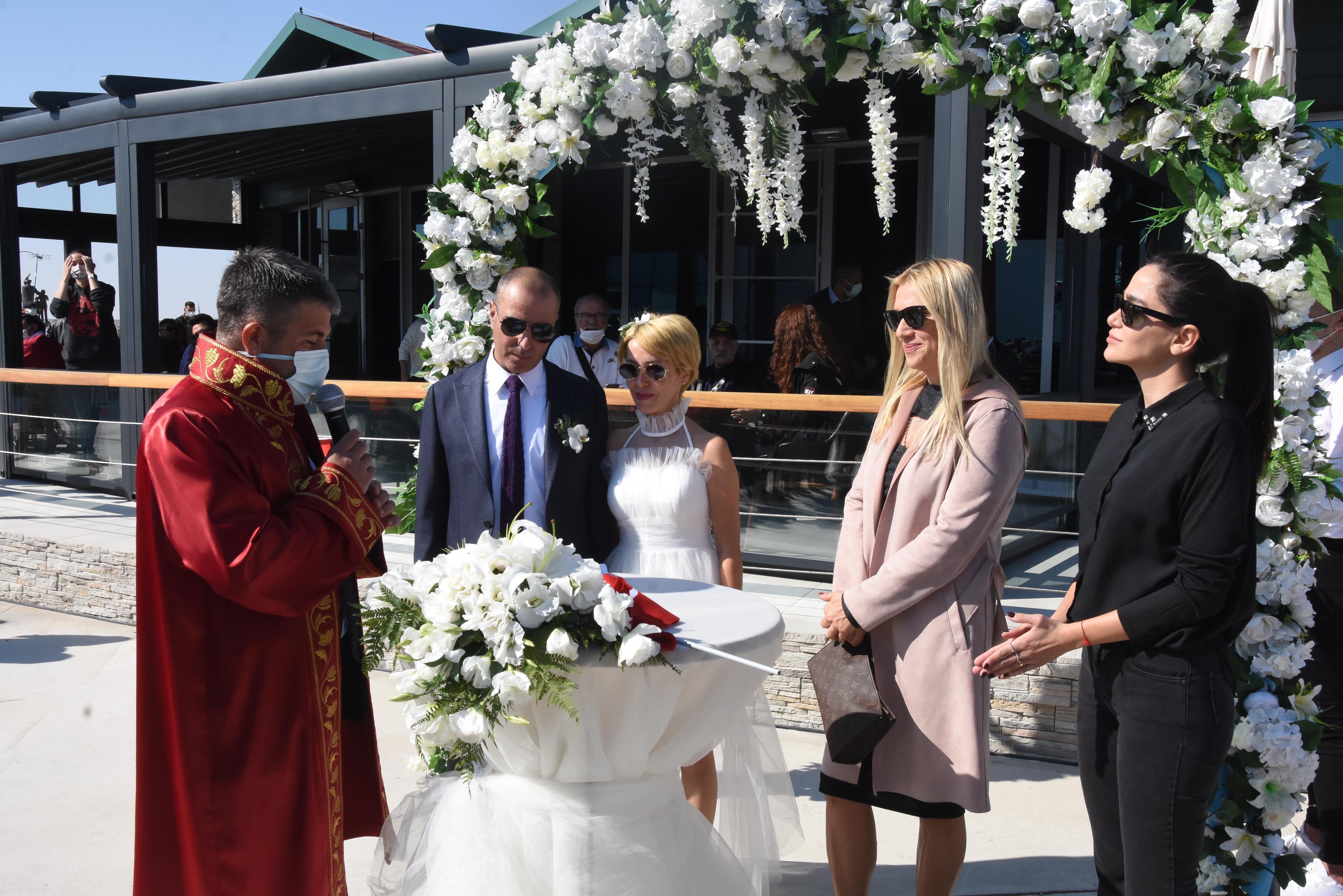 29 Ekime özel koreografi; 1000 kişi hilal oldu, akrobasi uçağı yıldız