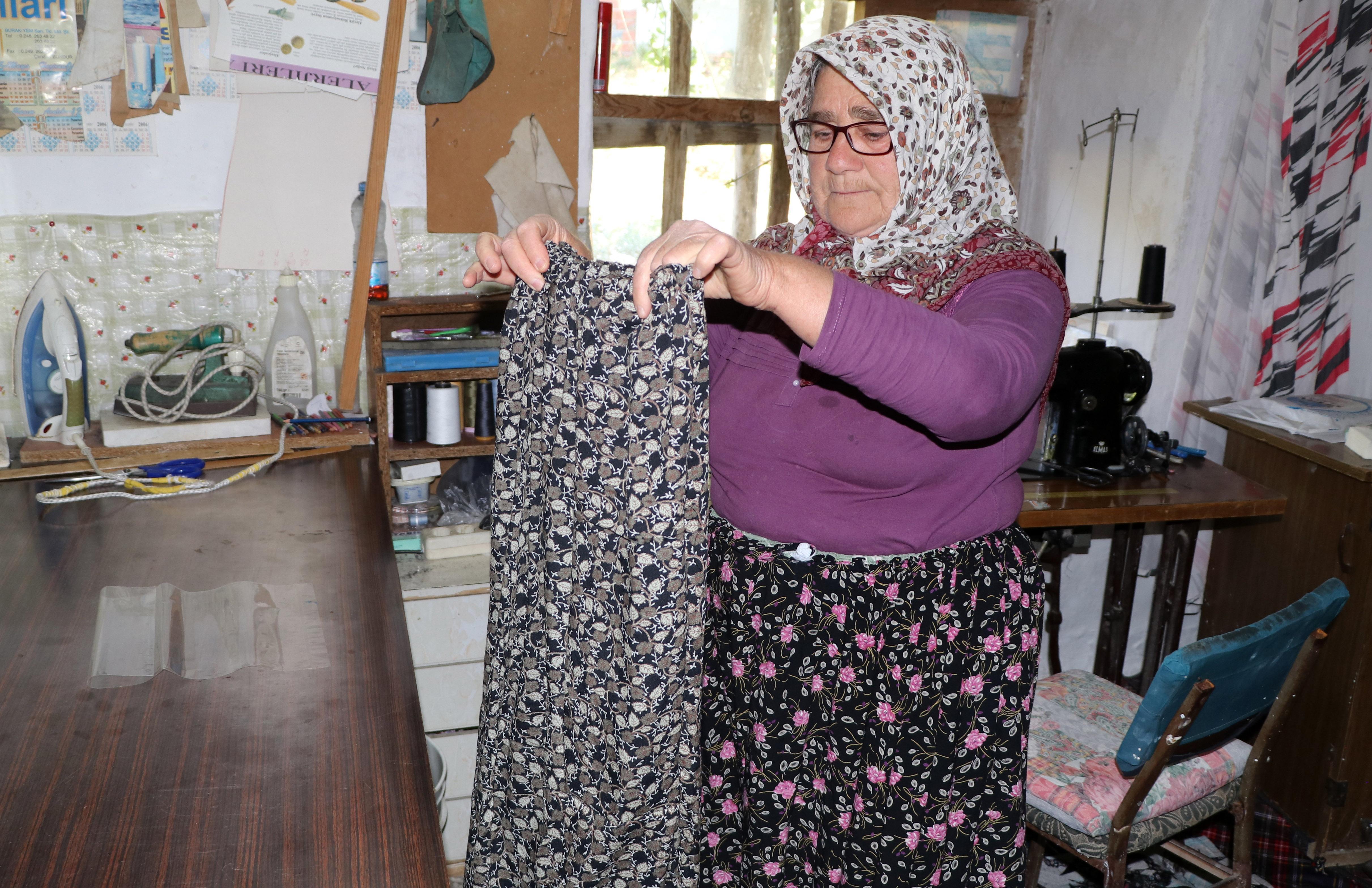 Köylünün verdiği kumaşla diktiği 200 şalvarı, Manavgata yolladı