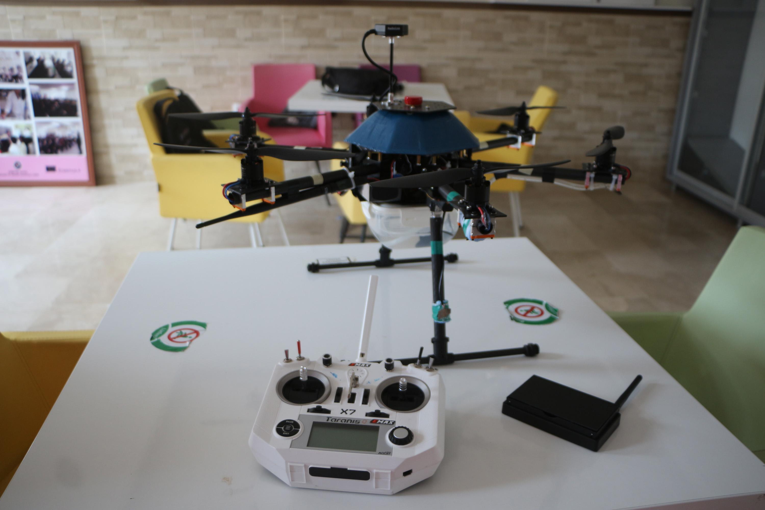 Kız meslek lisesinde, yangın müdahale dronu geliştirildi