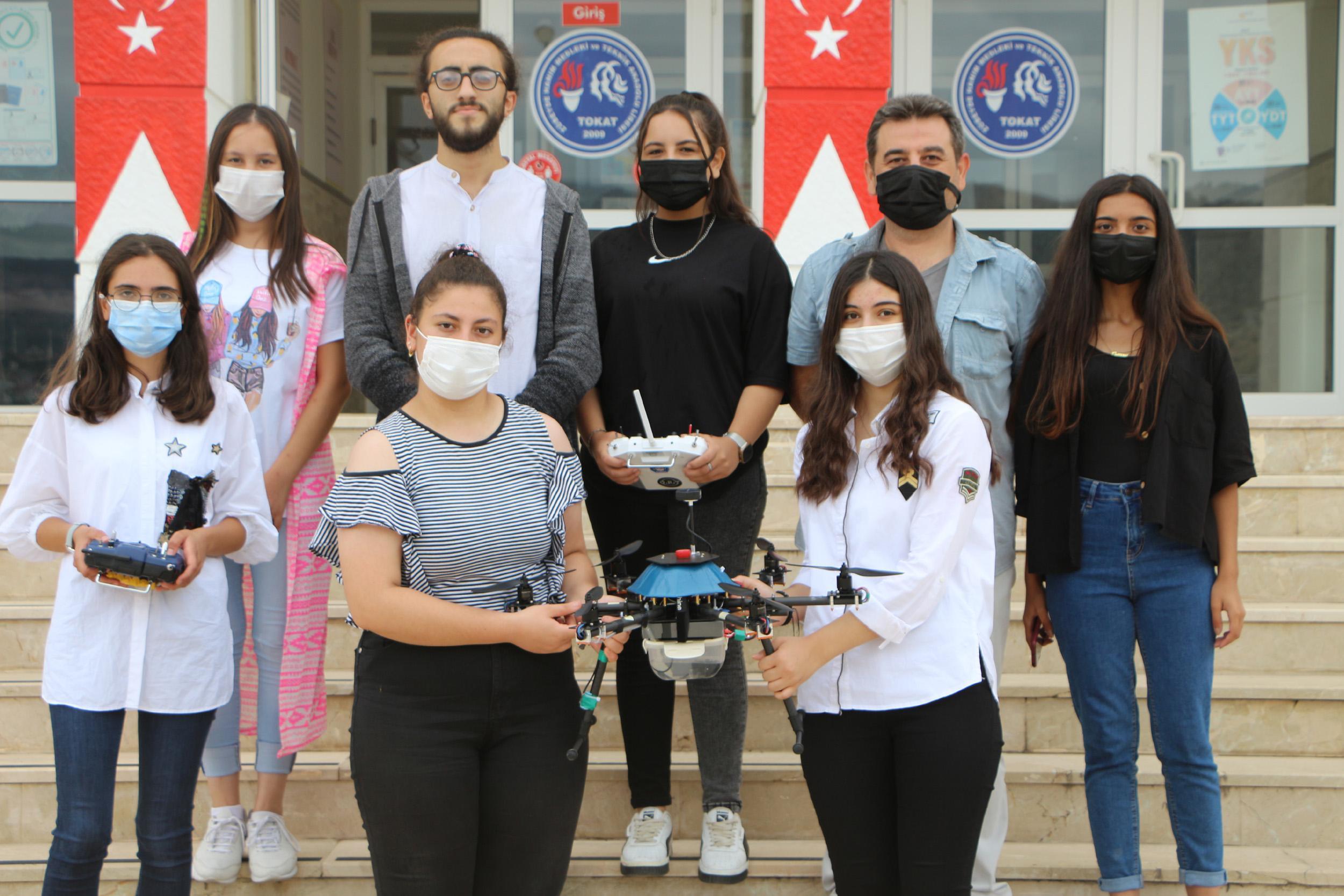Kız meslek lisesinde, yangın müdahale dronu geliştirildi