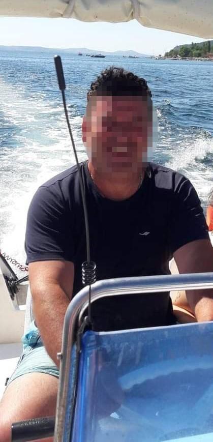 Sürat teknesinin çarptığı Elvan için komşuları denize çiçek bıraktı