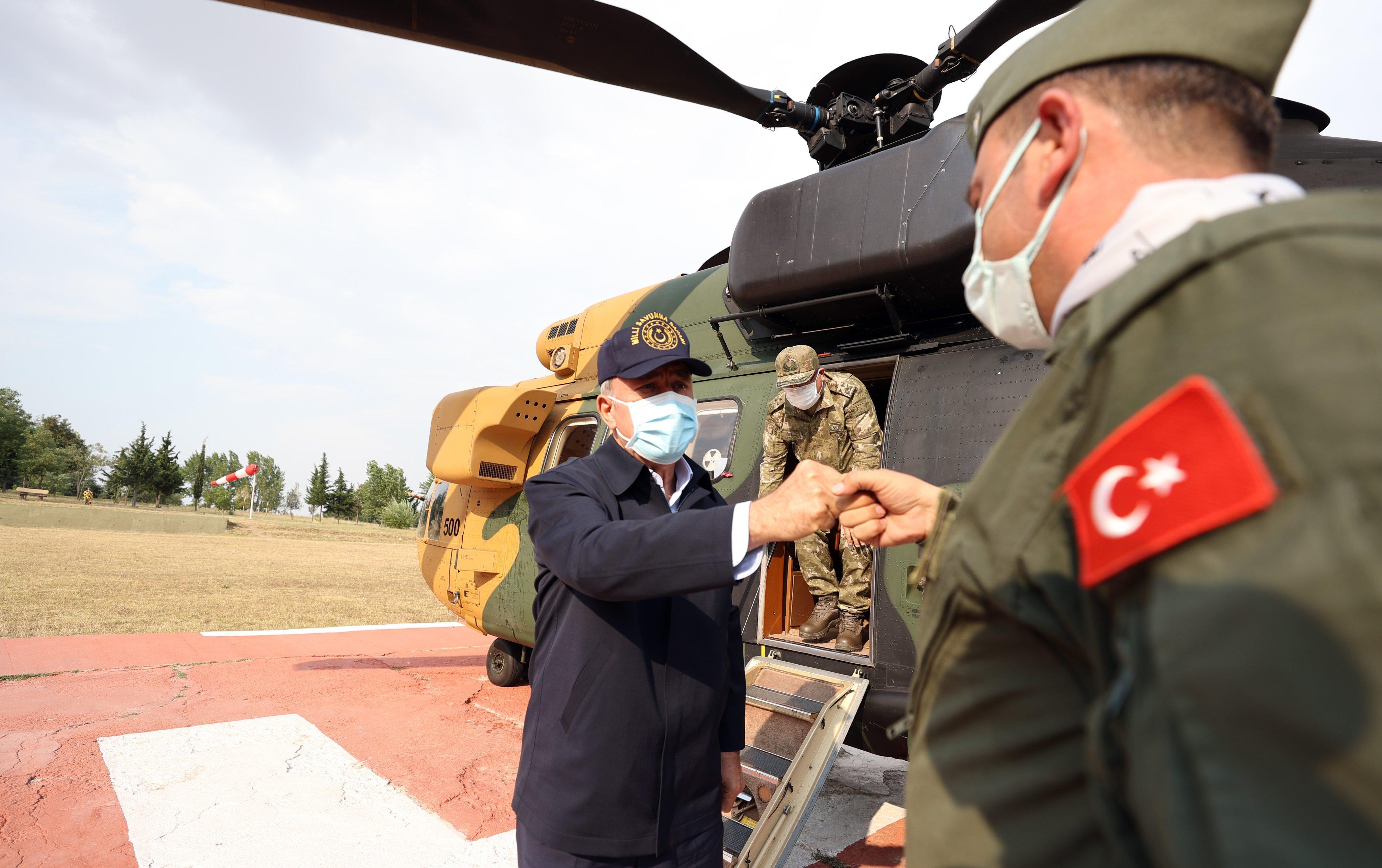 Bakan Akar: Yunanistanın provokatif davranışlarla bir yere varamayacağını görmesi lazım