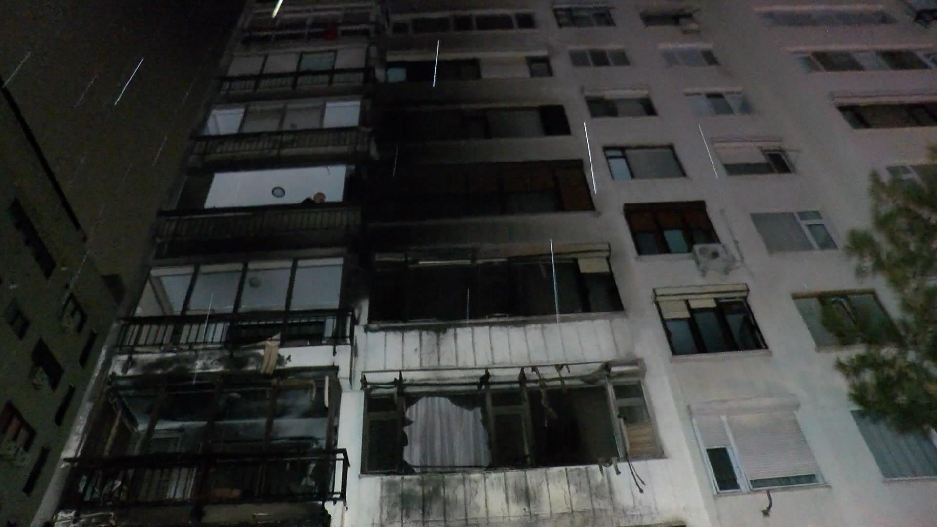 Kadıköyde 10 katlı binada yangın: Çok sayıda kişi dumandan etkilendi