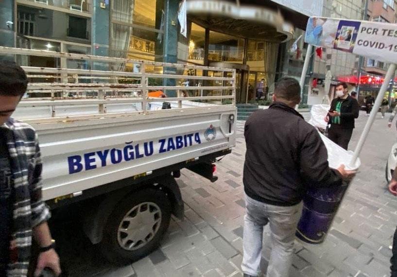 Beyoğlunda kaçak tur stantları denetimi; 78 bin lira ceza yazıldı