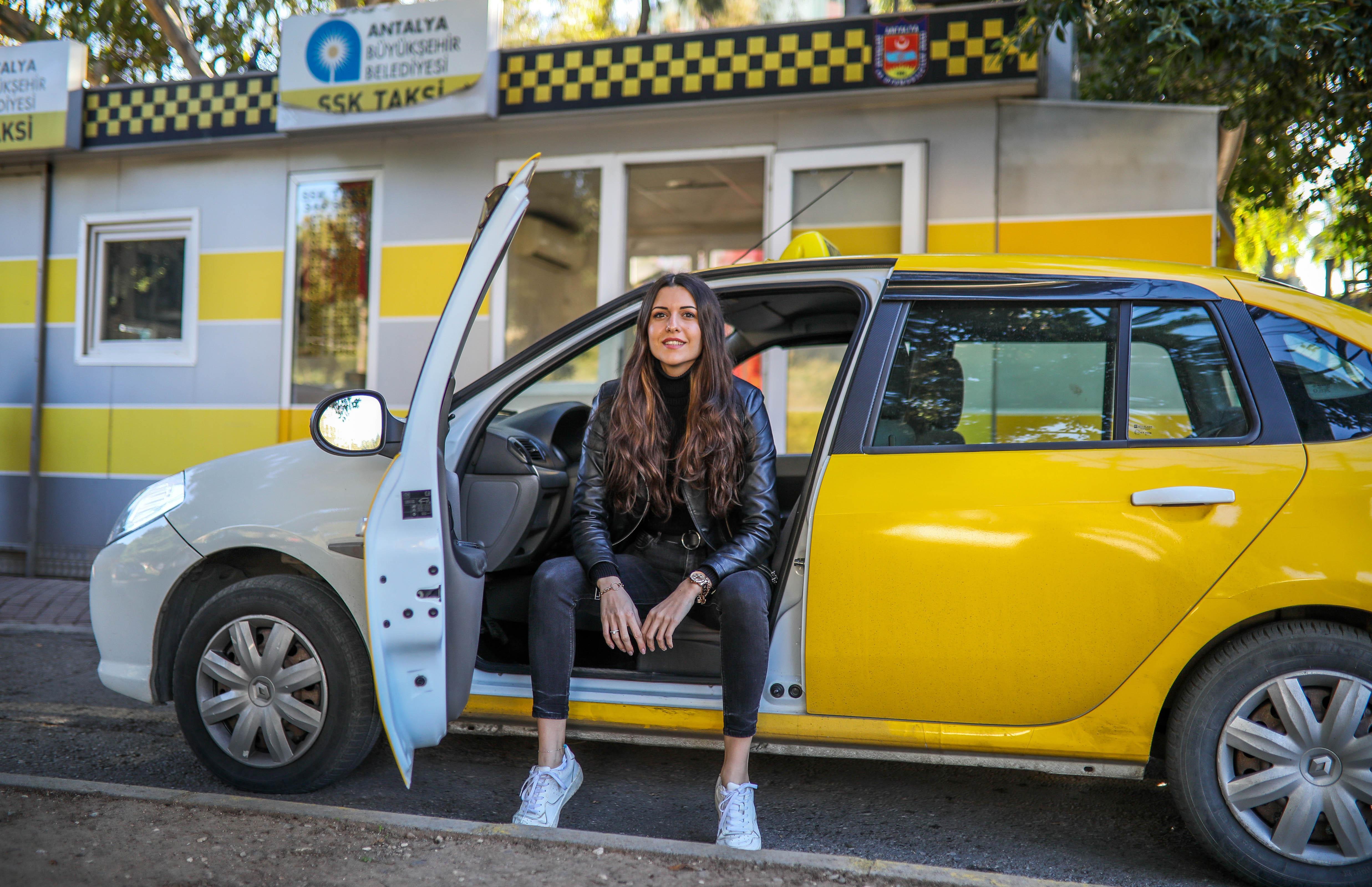 Dilara, baba mesleği taksiciliği seçti