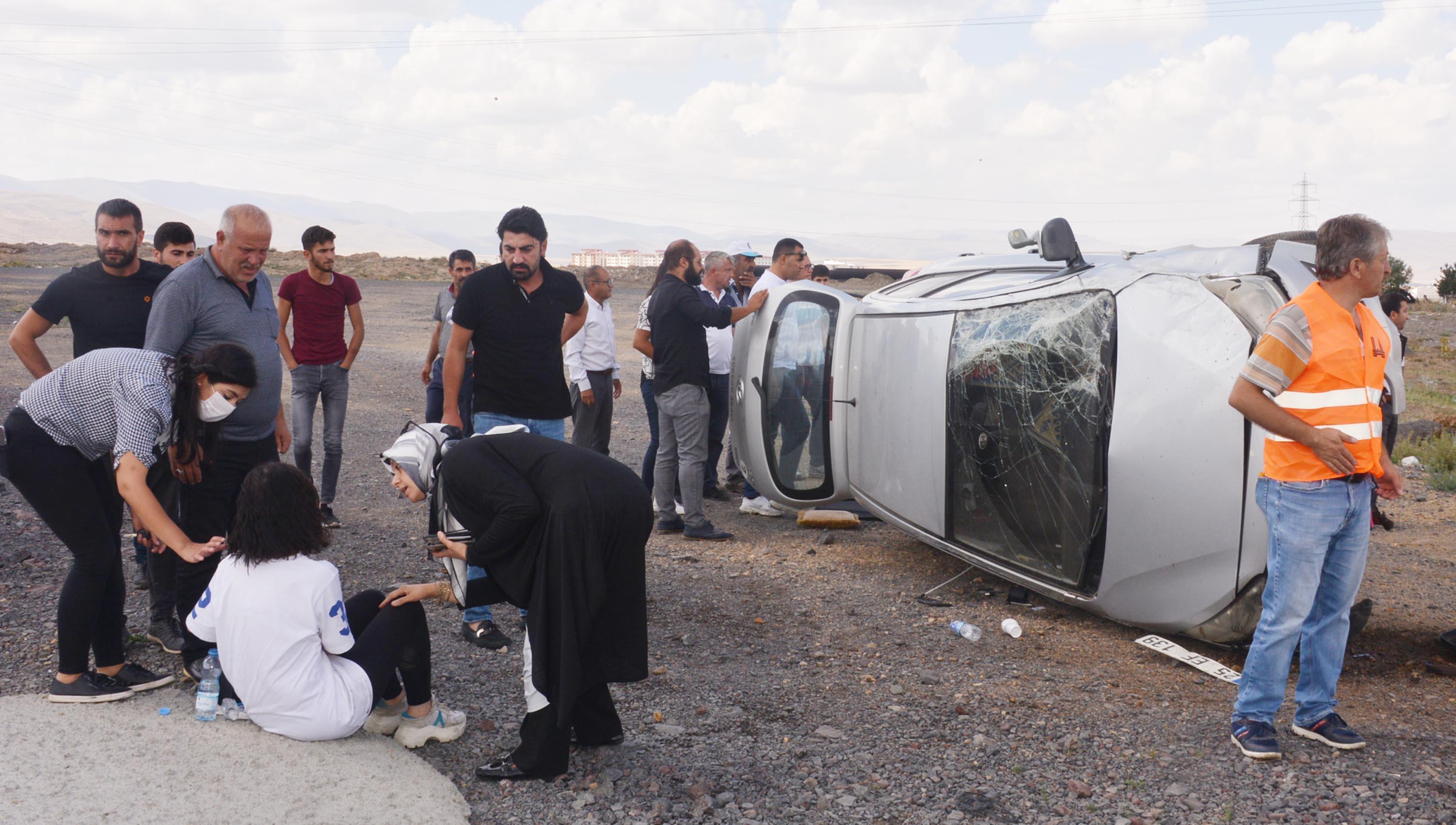 Sürücü adayının kullandığı araç takla attı: 2 yaralı
