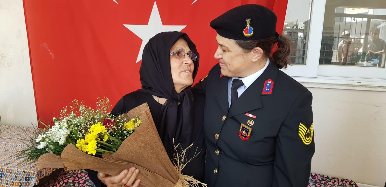 Eren Bülbül ile birlikte şehit olan Astsubay Ferhat Gedik mezarı başında anıldı