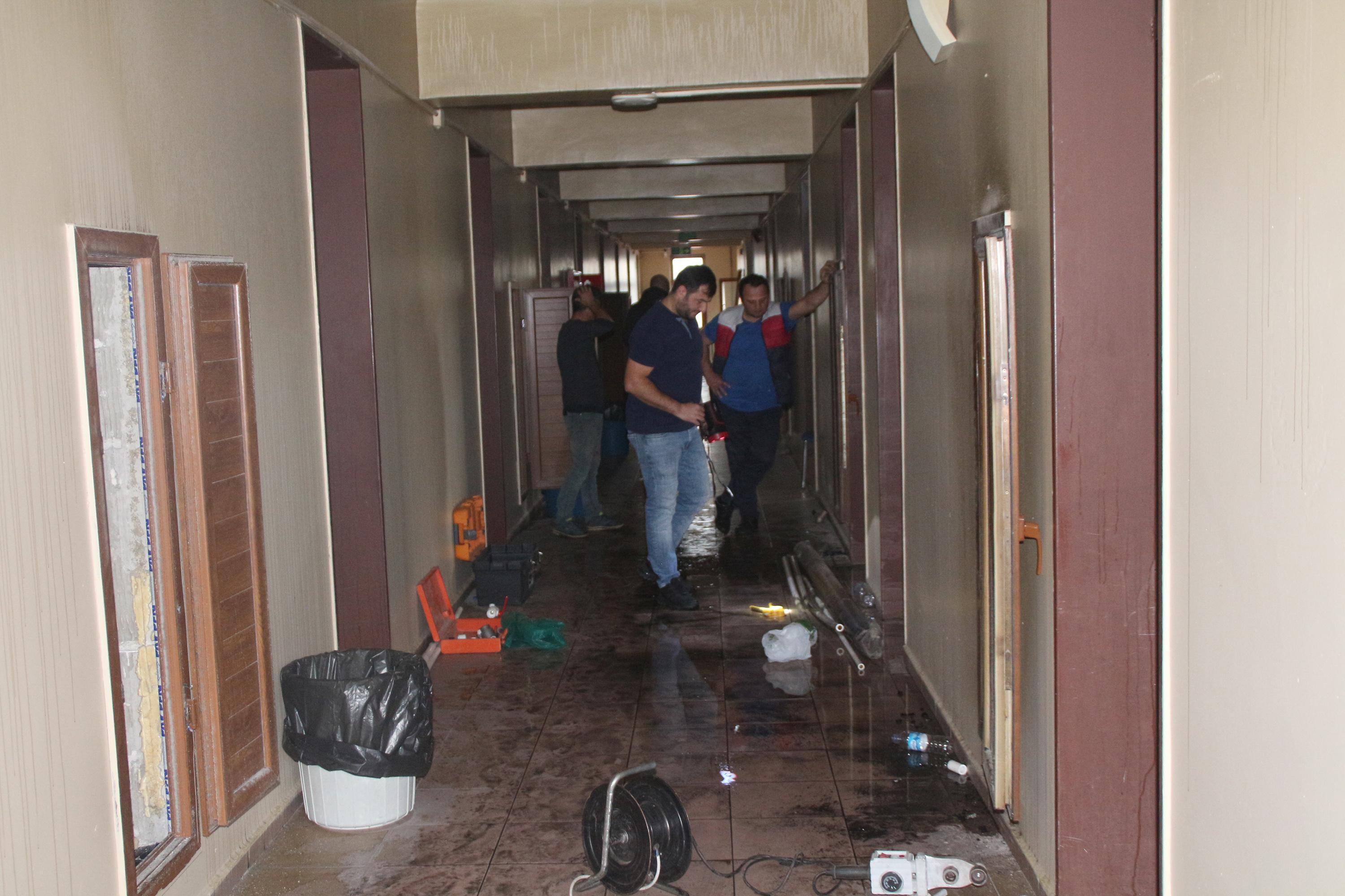 Çatısı yanan yurttaki 500e yakın öğrenci, misafirhanelerde kalacak