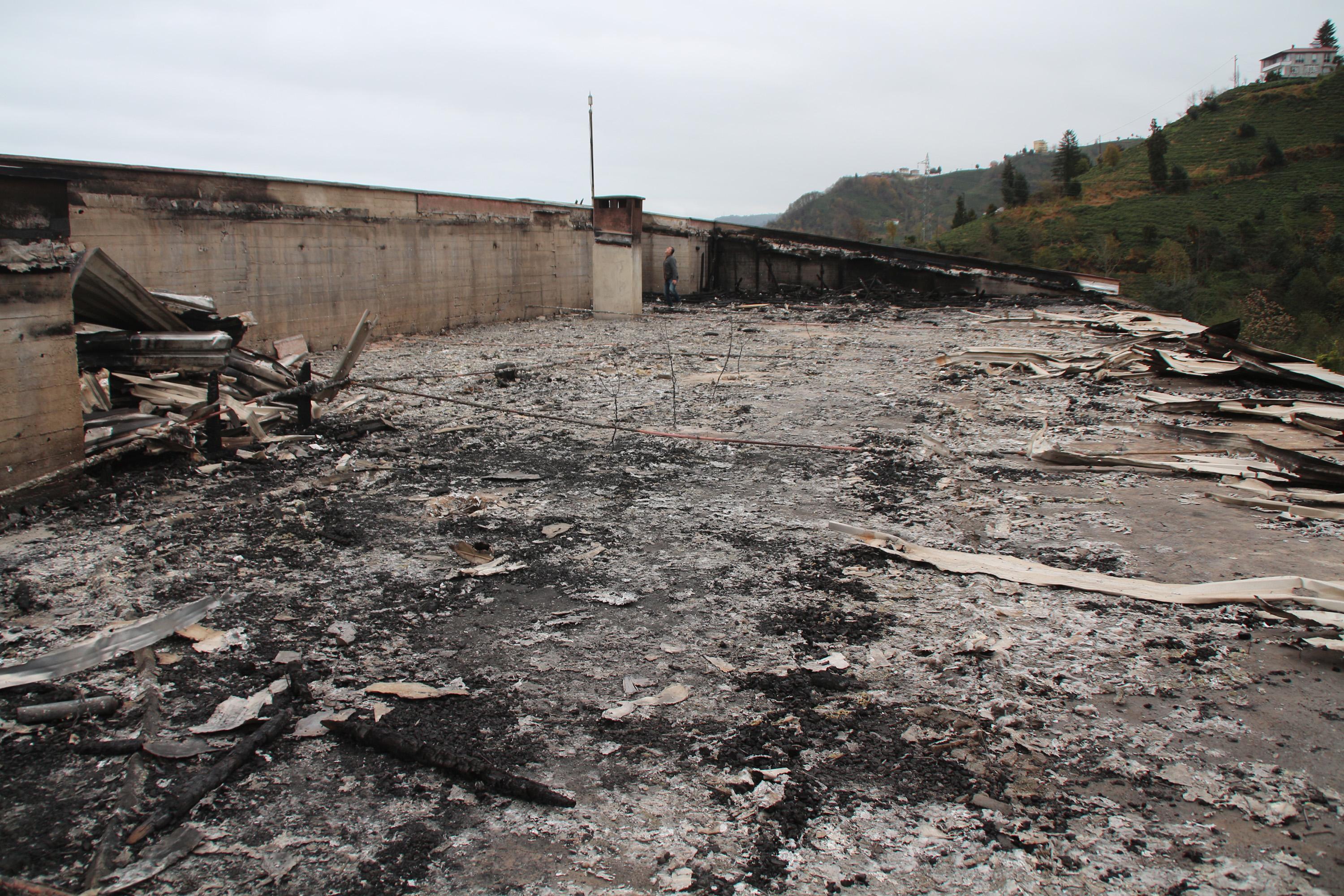 Çatısı yanan yurttaki 500e yakın öğrenci, misafirhanelerde kalacak