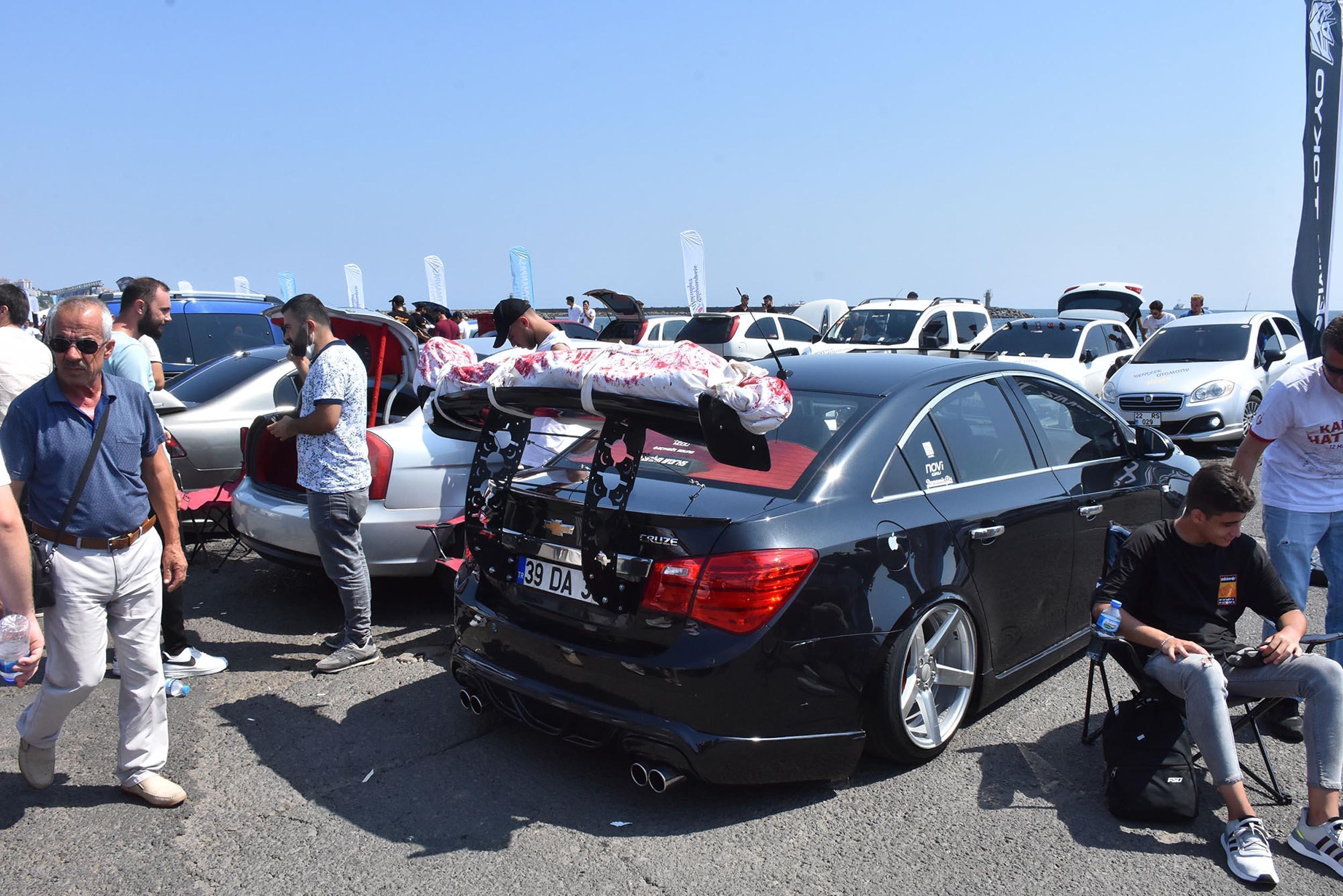 Modifiye araç tutkunları Tekirdağda buluştu; 300 araç sergilendi