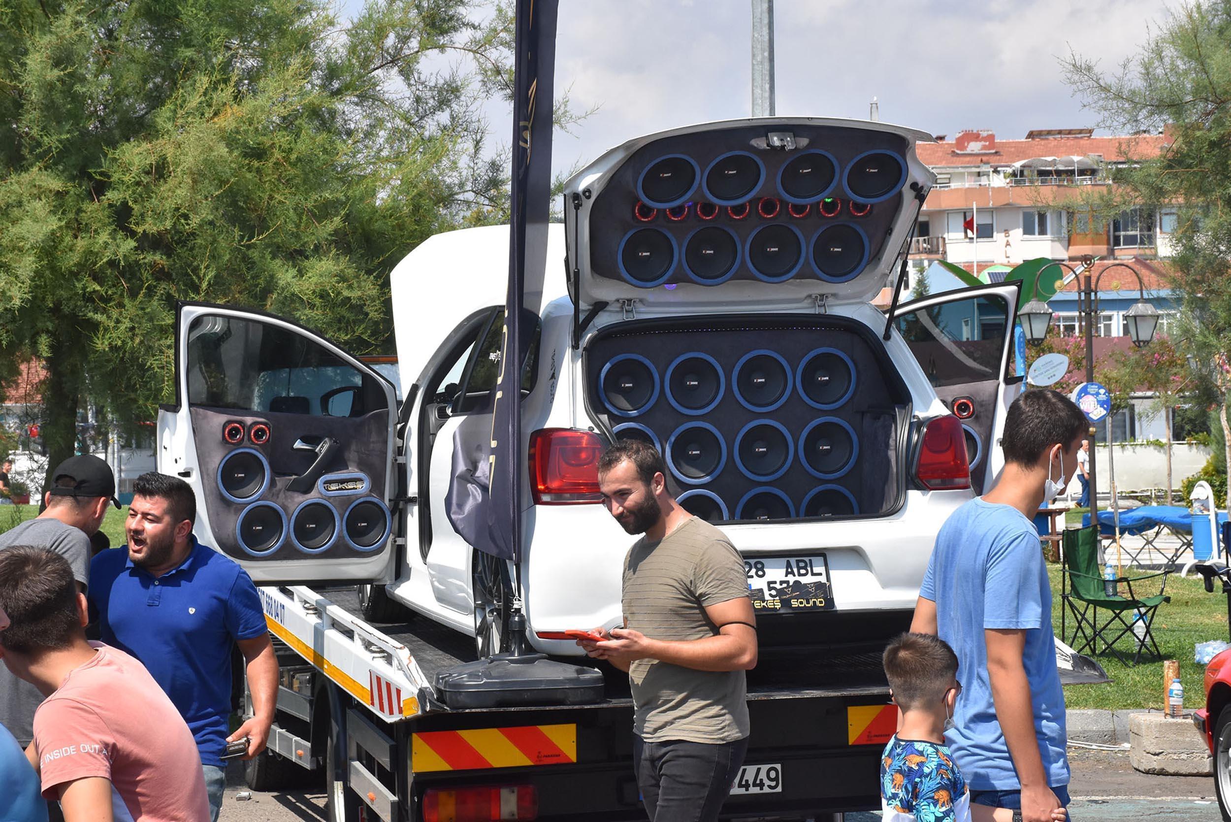 Modifiye araç tutkunları Tekirdağda buluştu; 300 araç sergilendi