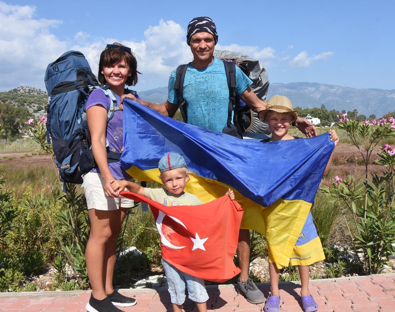 Ukraynalı çift ve 2 çocukları, Likya Yolunu 2 ayda yürüyecek