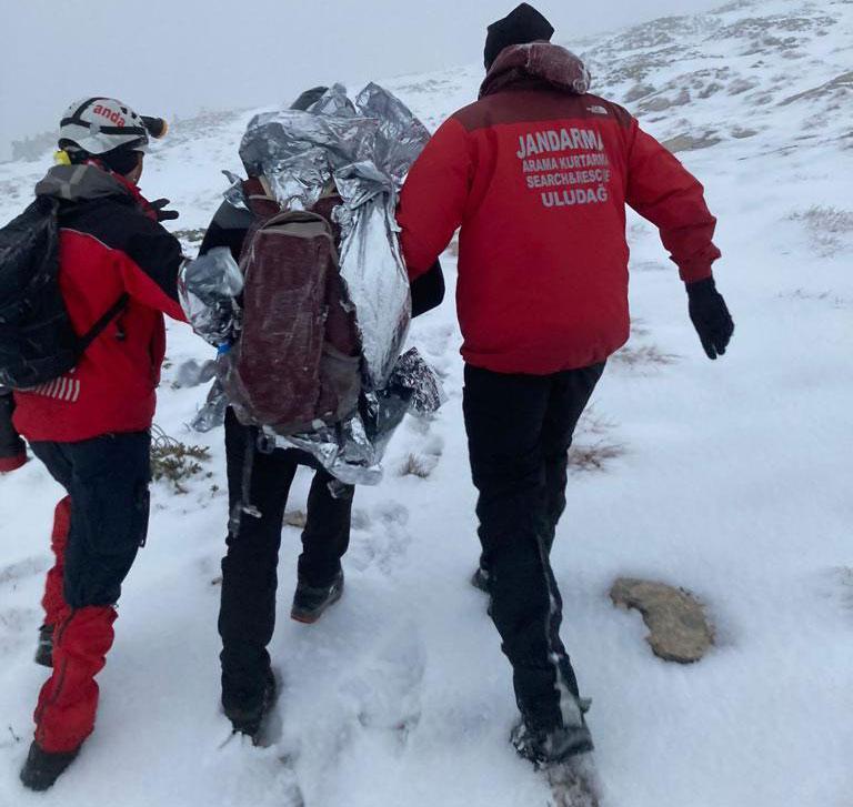 Uludağda mahsur kalan 3 amatör dağcıya 14 saat sonra ulaşıldı