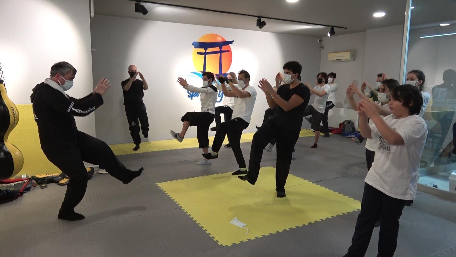 Sağlıkçı kadınlar, şiddete karşı savunma sporları öğreniyor