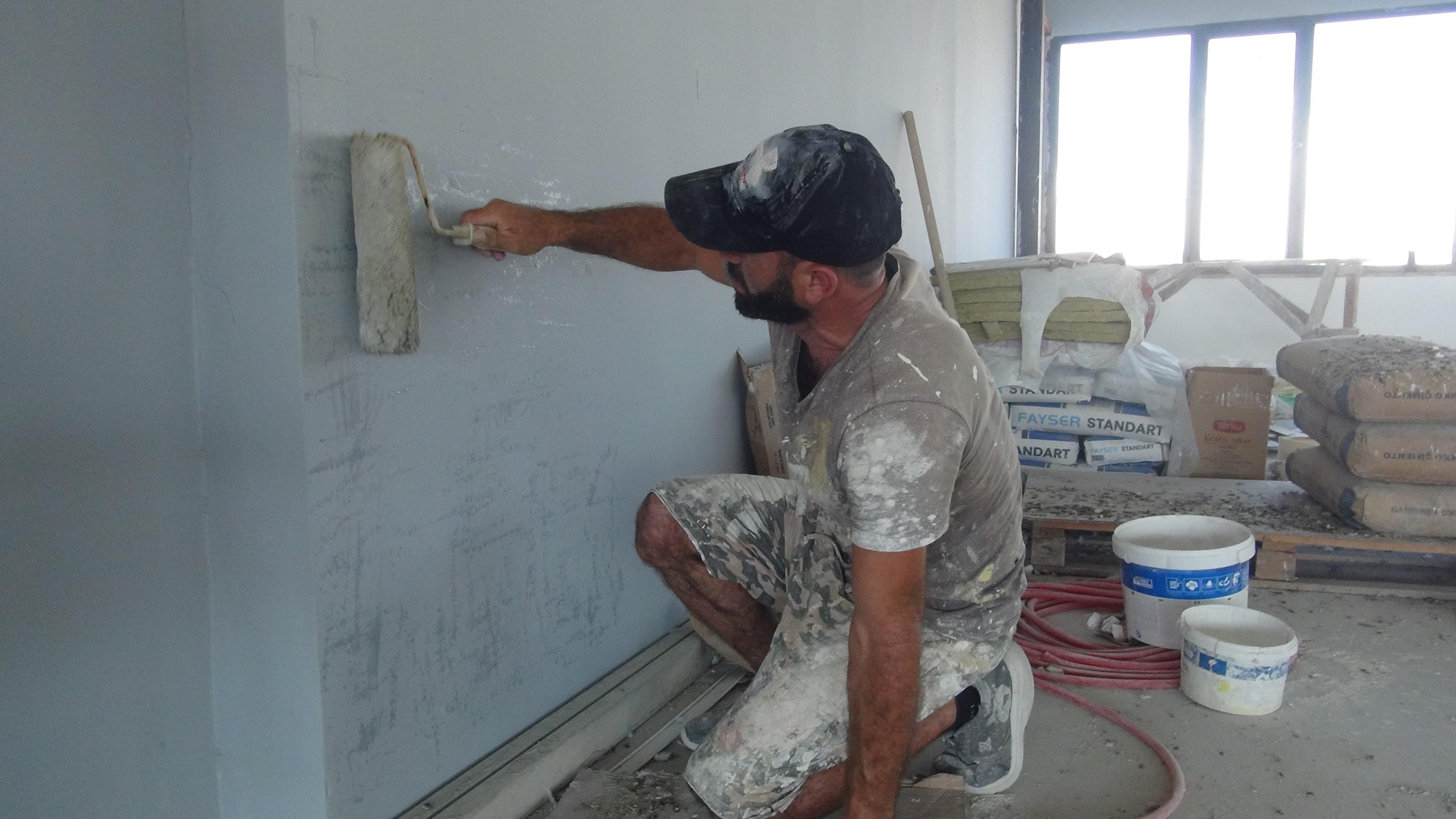 İnşaatta kova sektiren Urfalı Maradona, performansıyla etkiliyor