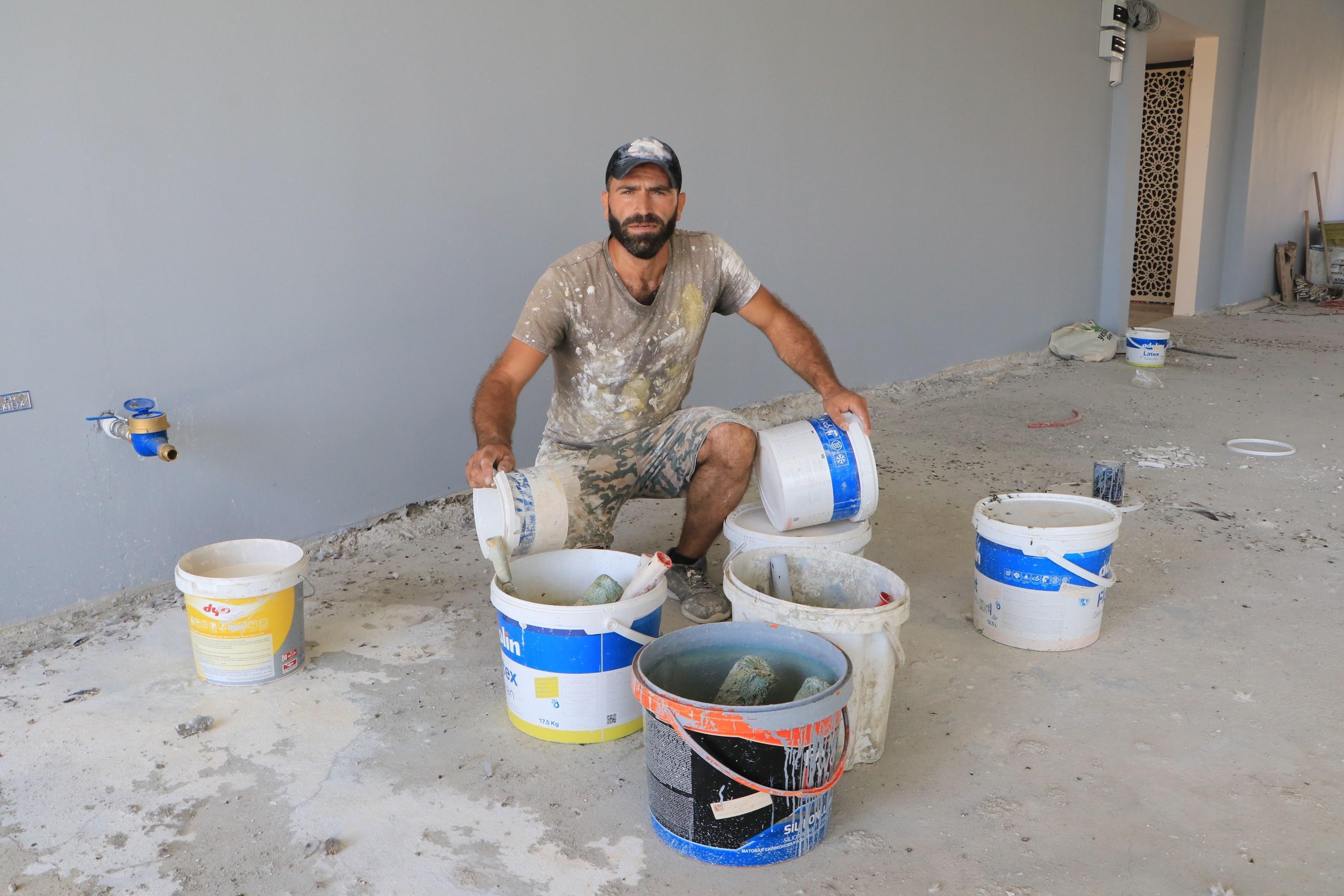 İnşaatta kova sektiren Urfalı Maradona, performansıyla etkiliyor