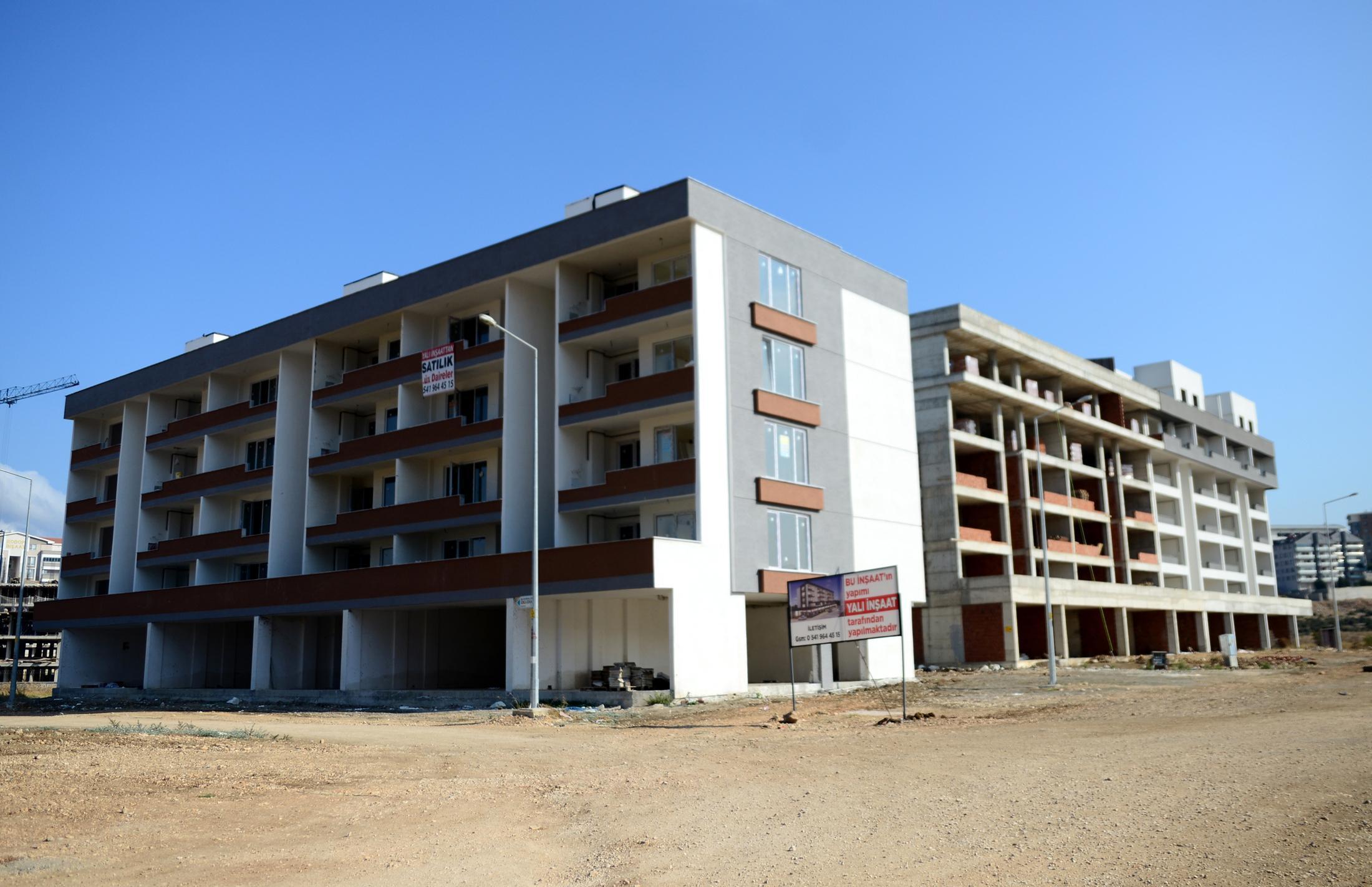 Müteahhit, sözleşmeyle aldıkları daireleri satışa çıkardı