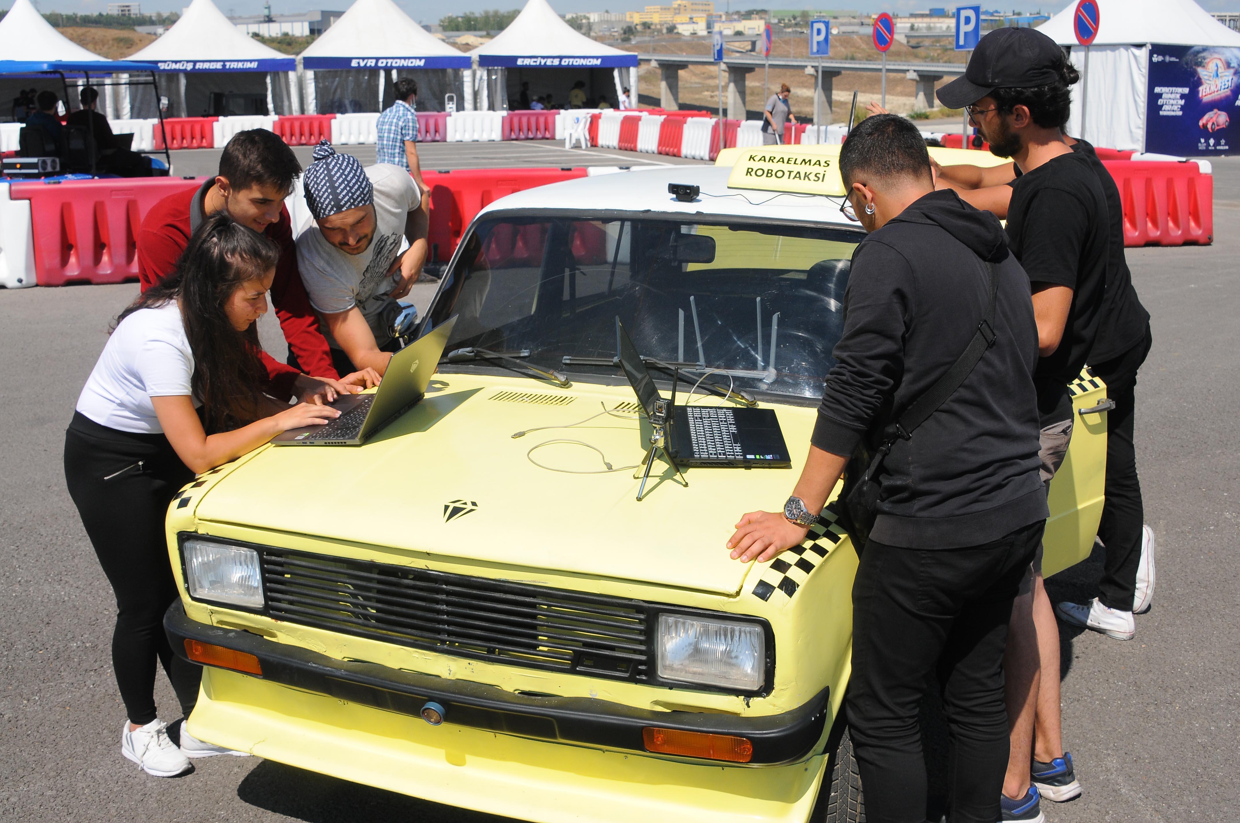 1989 model Serçe’yi, sürücüsüz taksi yaptılar