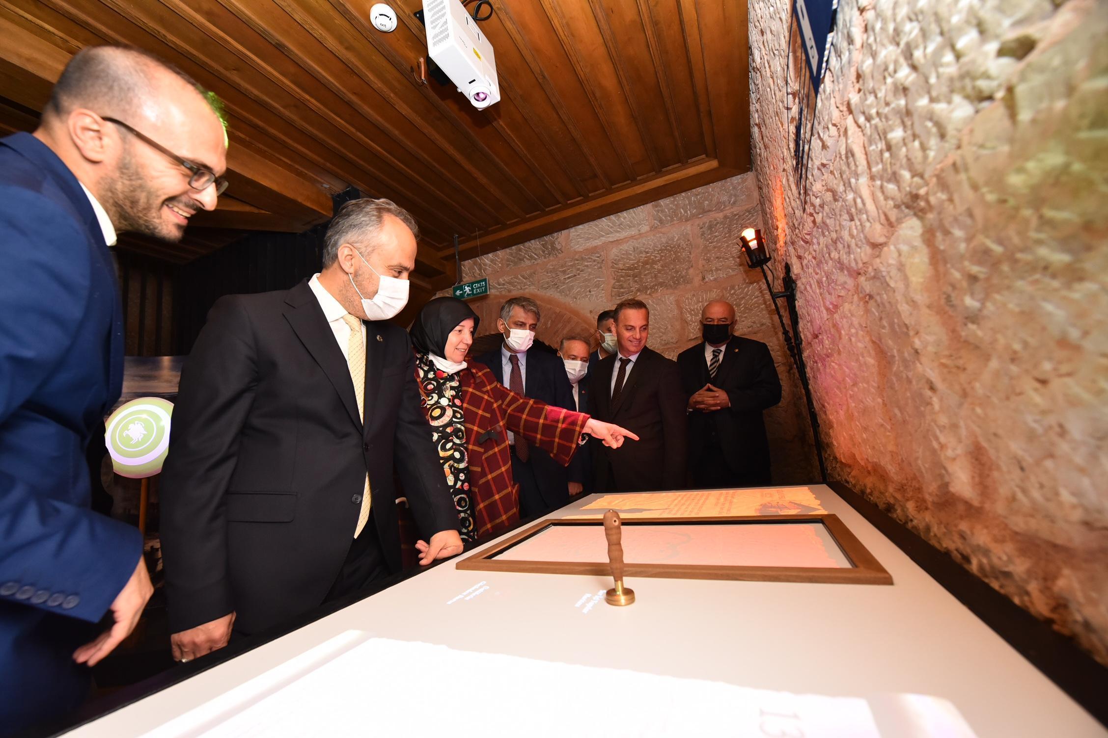 Bursada 2 bin 300 yıllık tarihi Zindan Kapı restorasyonun ardından sanata açıldı