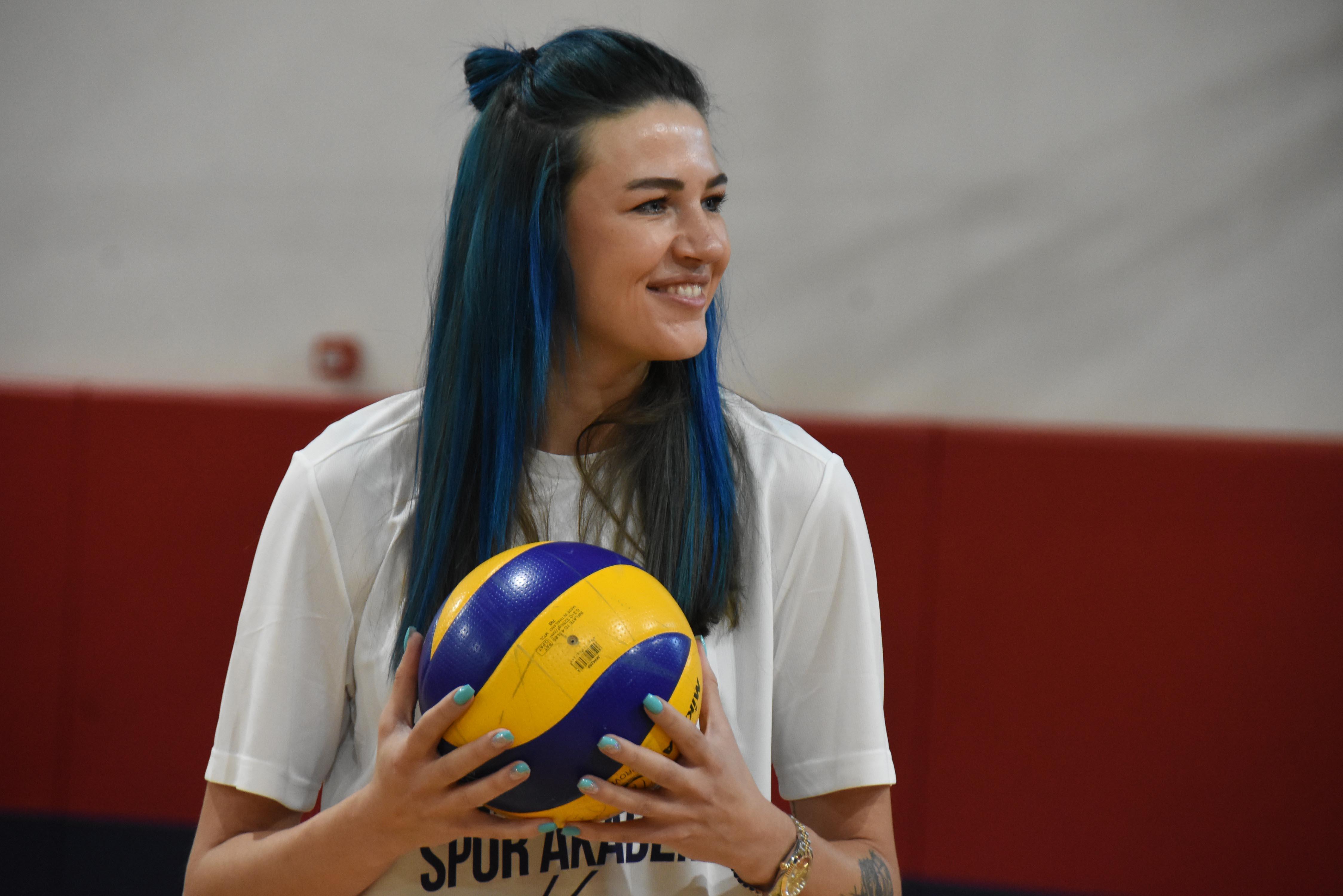 Meryem Boz, Eskişehir’de voleybol akademisi kurdu