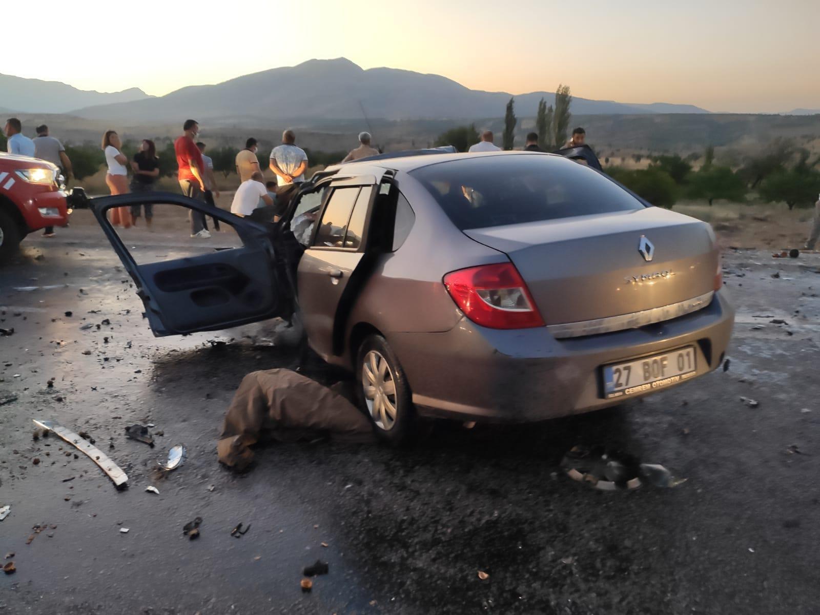 Malatyada iki otomobil kafa kafaya çarpıştı: 1 ölü, 2 yaralı