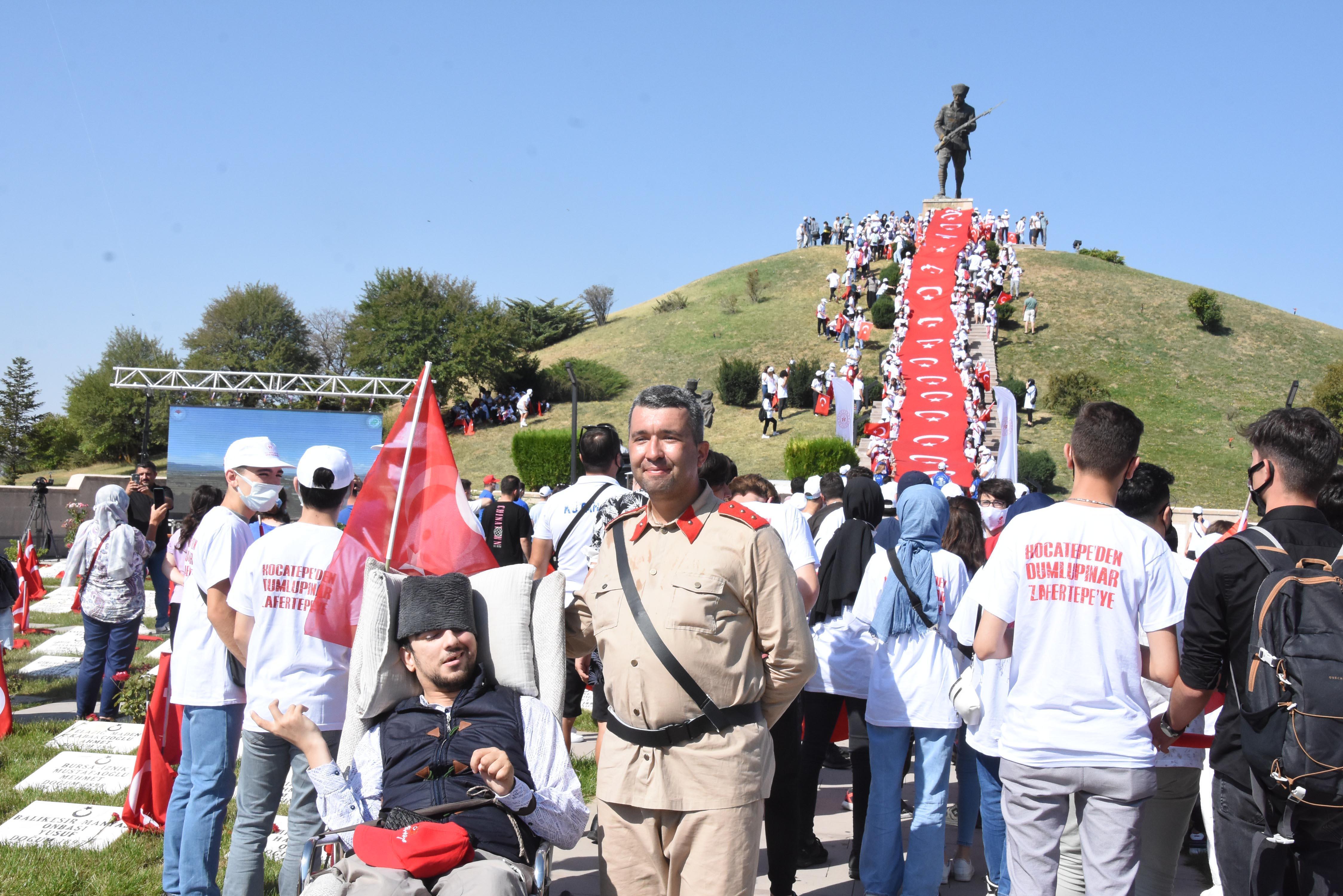 Zaferin yıl dönümünde Dumlupınar Şehitliğine ziyaretçi akını