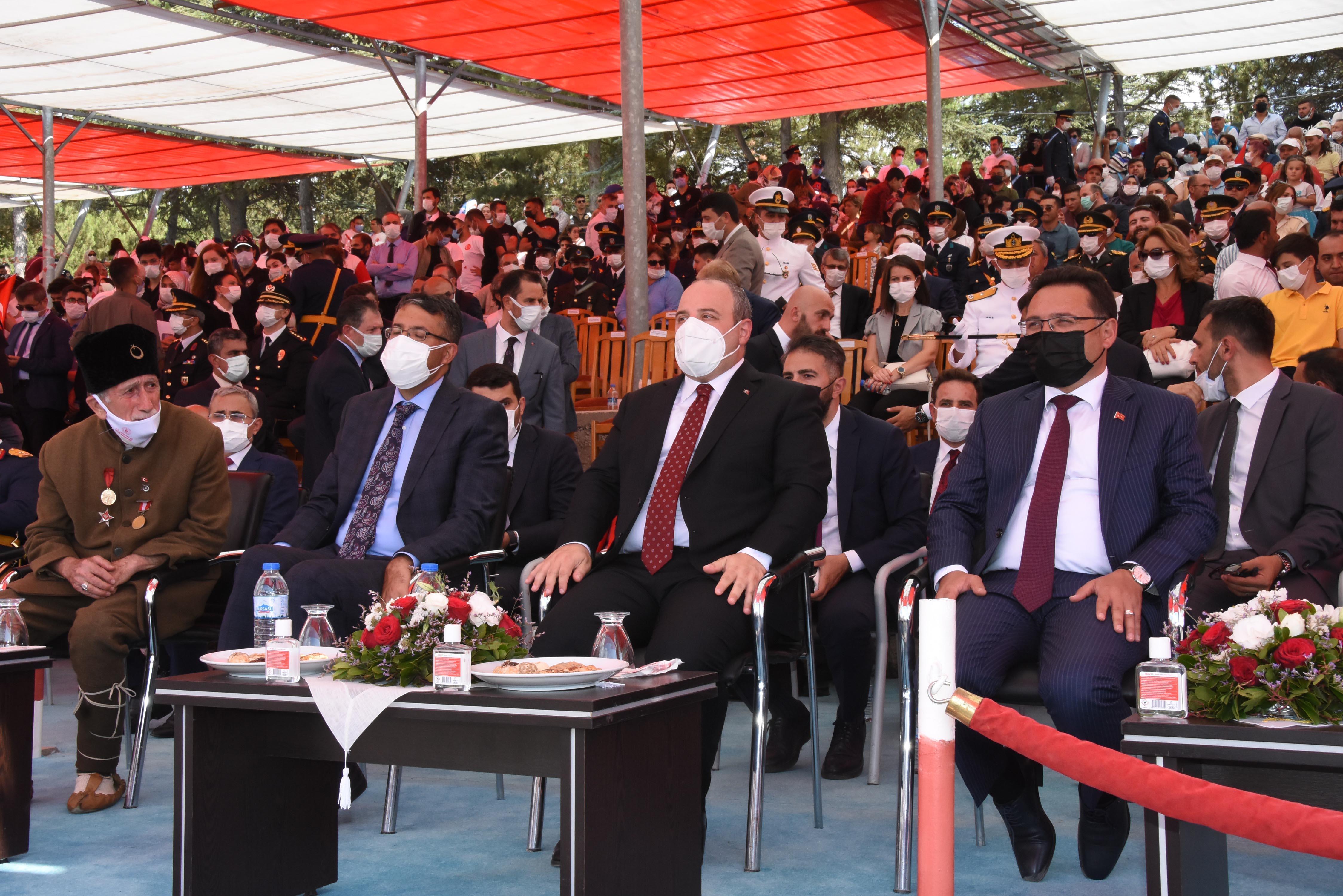 Zaferin yıl dönümünde Dumlupınar Şehitliğine ziyaretçi akını