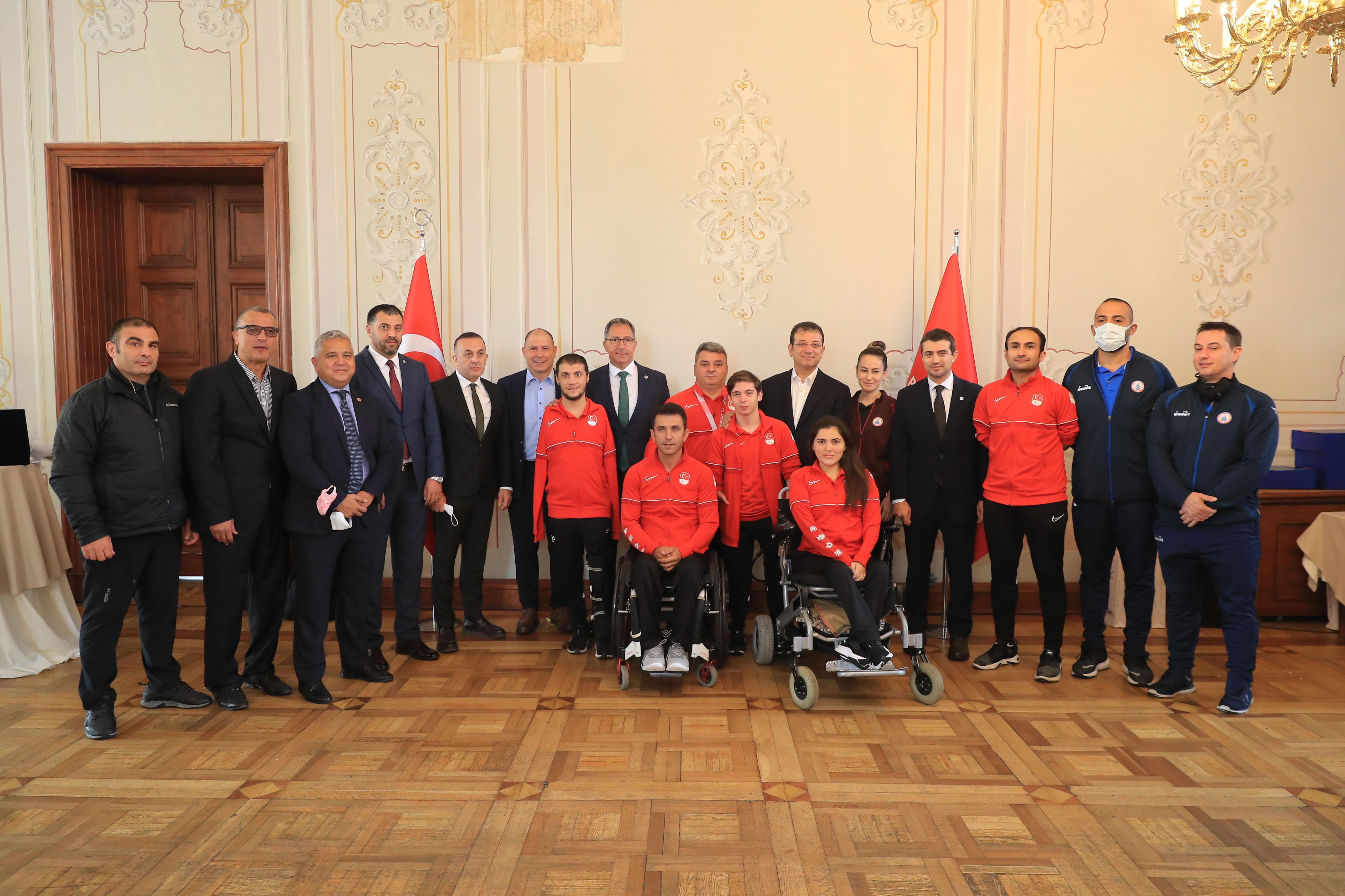 İBB Başkanı İmamoğlu, Tokyo 2020 Paralimpik Oyunlarına katılan sporcuları ağırladı