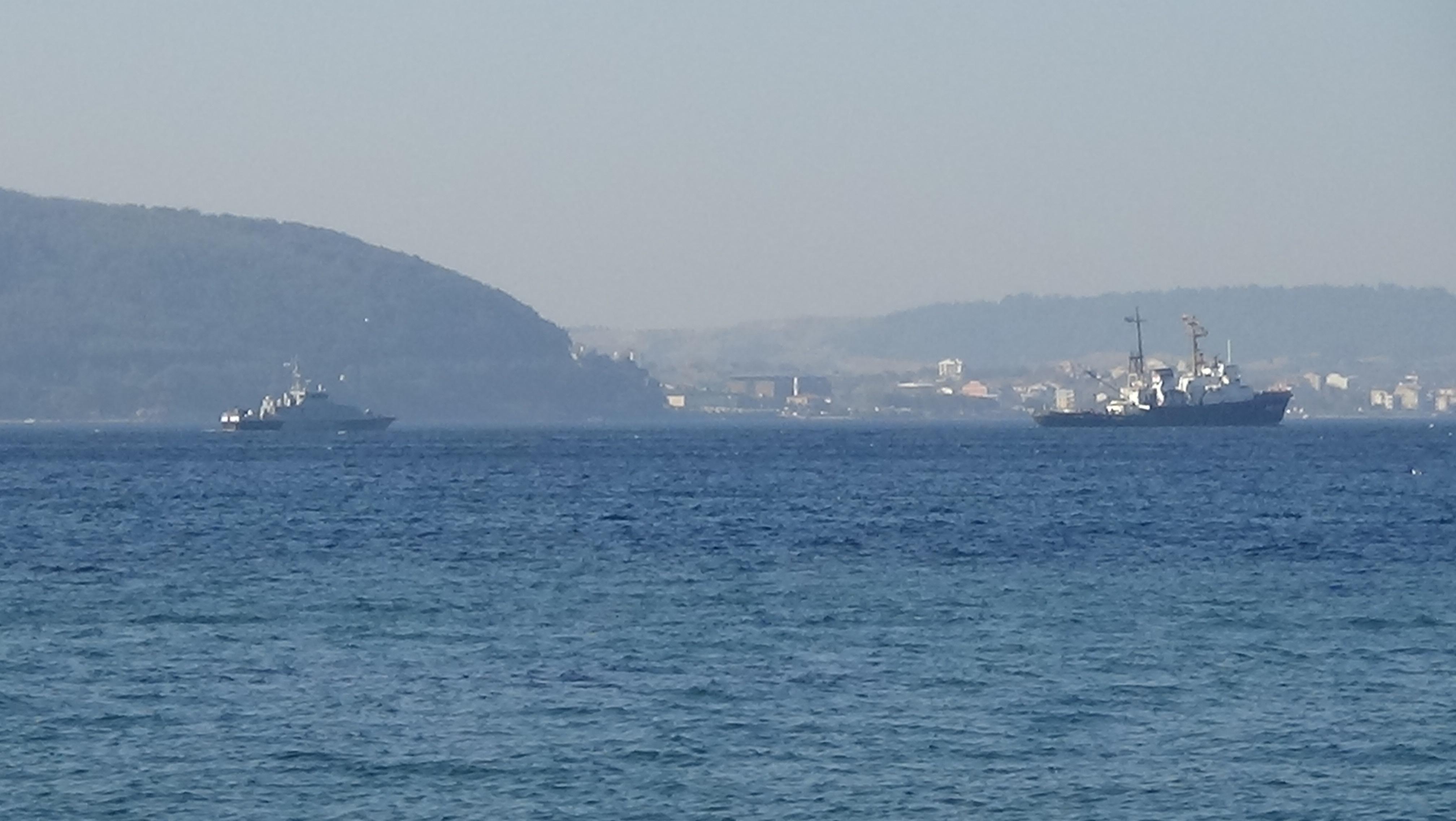 Russian military towboat and the anti-sabotage boat passed through the Canakkale Strait