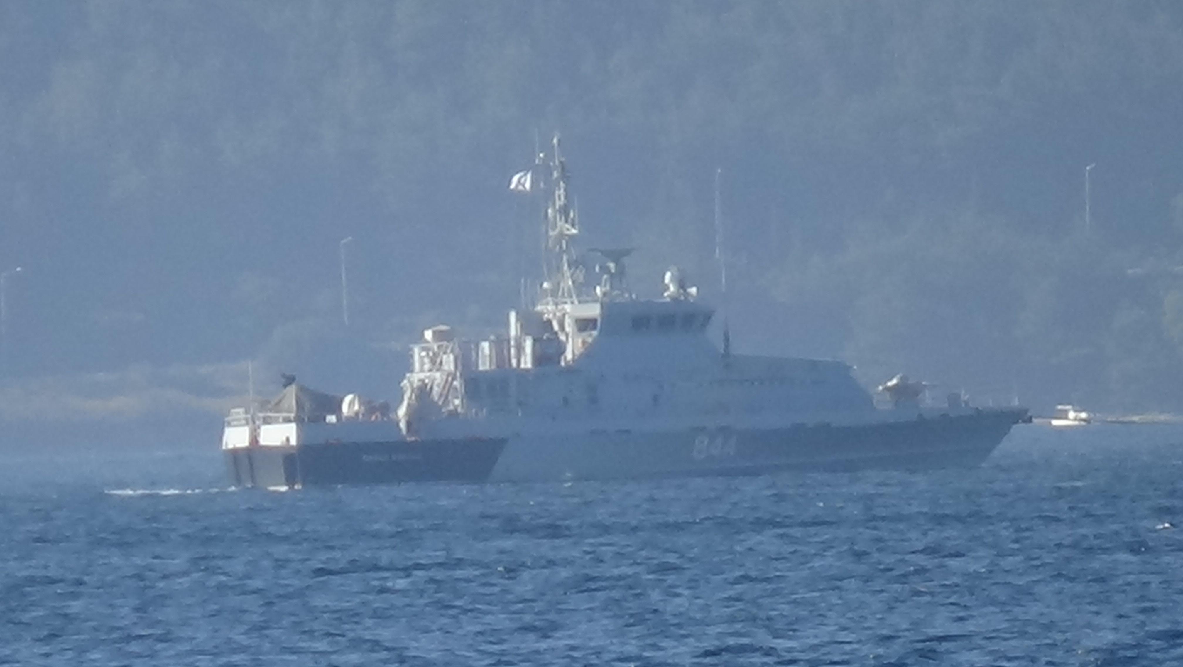 Russian military towboat and the anti-sabotage boat passed through the Canakkale Strait