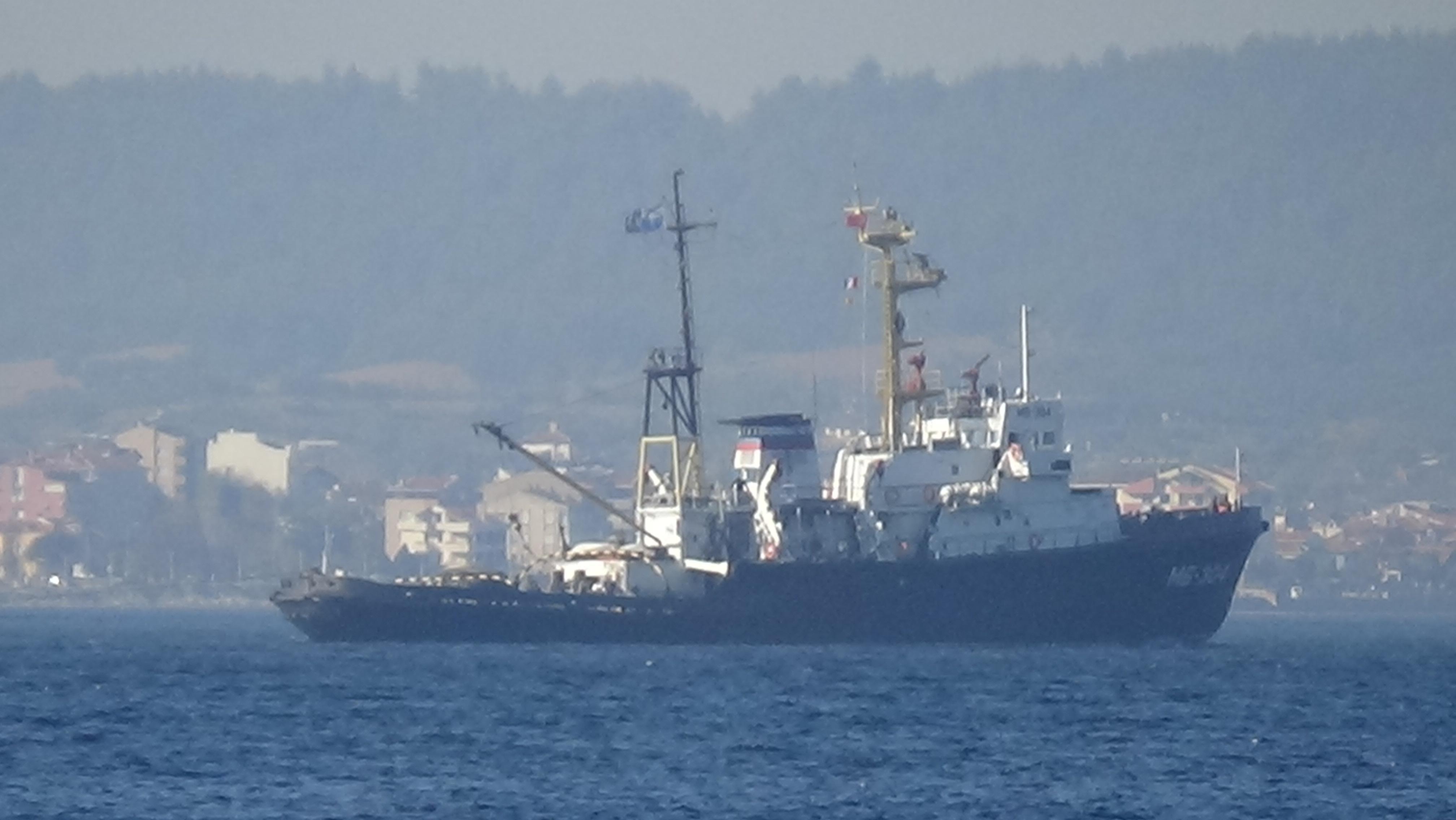 Russian military towboat and the anti-sabotage boat passed through the Canakkale Strait